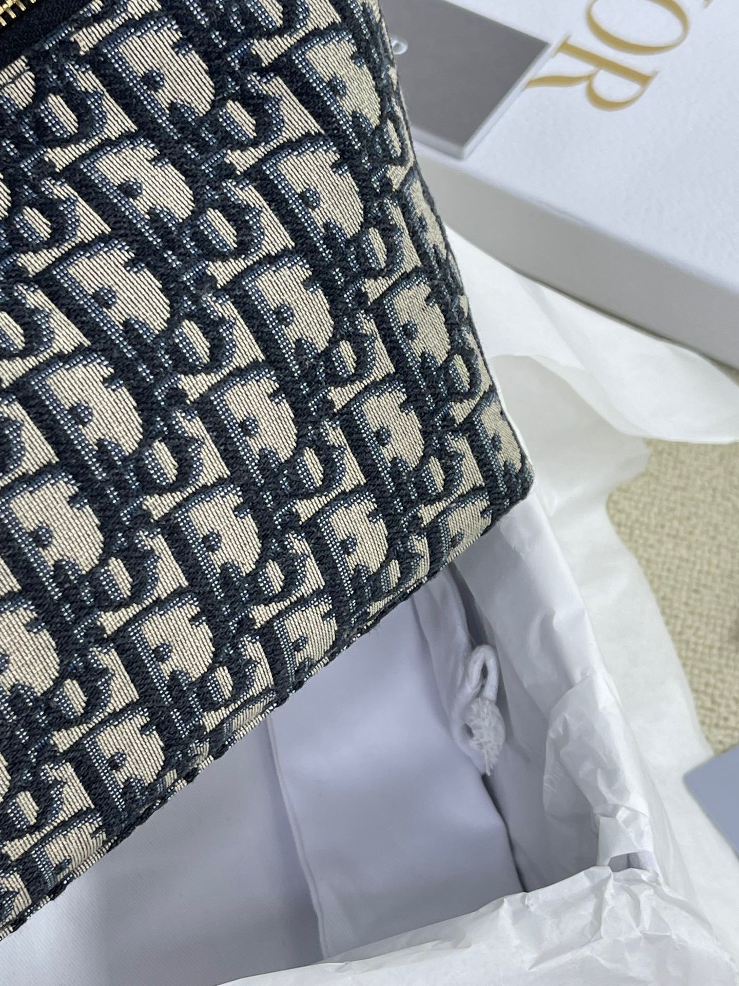 792D28A0-BDA4-4098-89BD-C9C66835D629