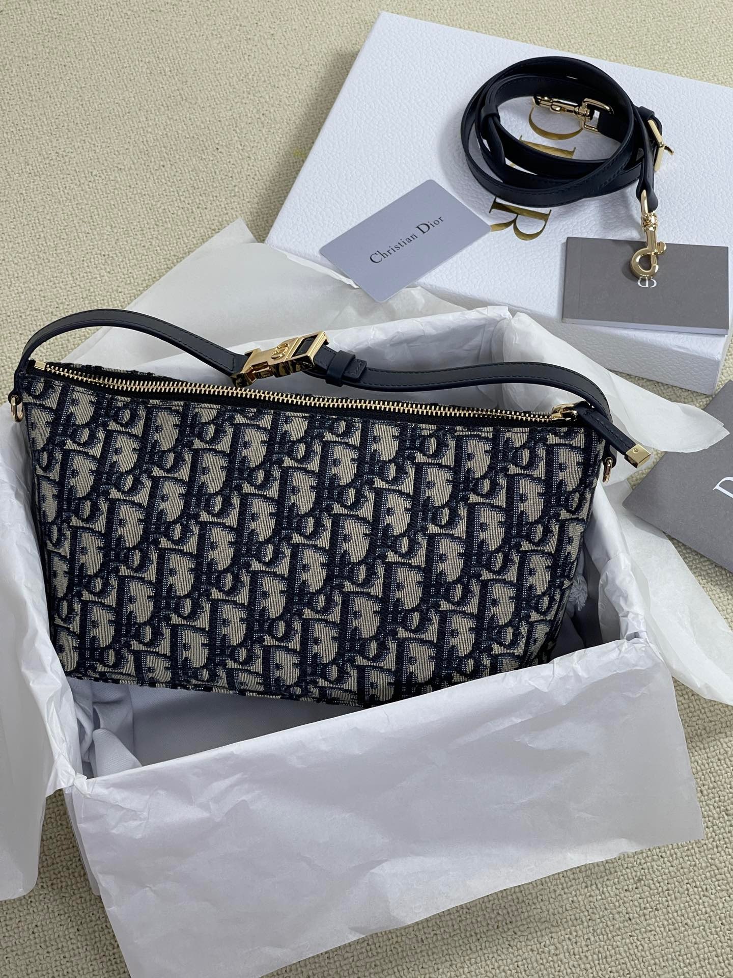 5C2085E0-E9B8-4AB6-9B70-FB8C03E58C72