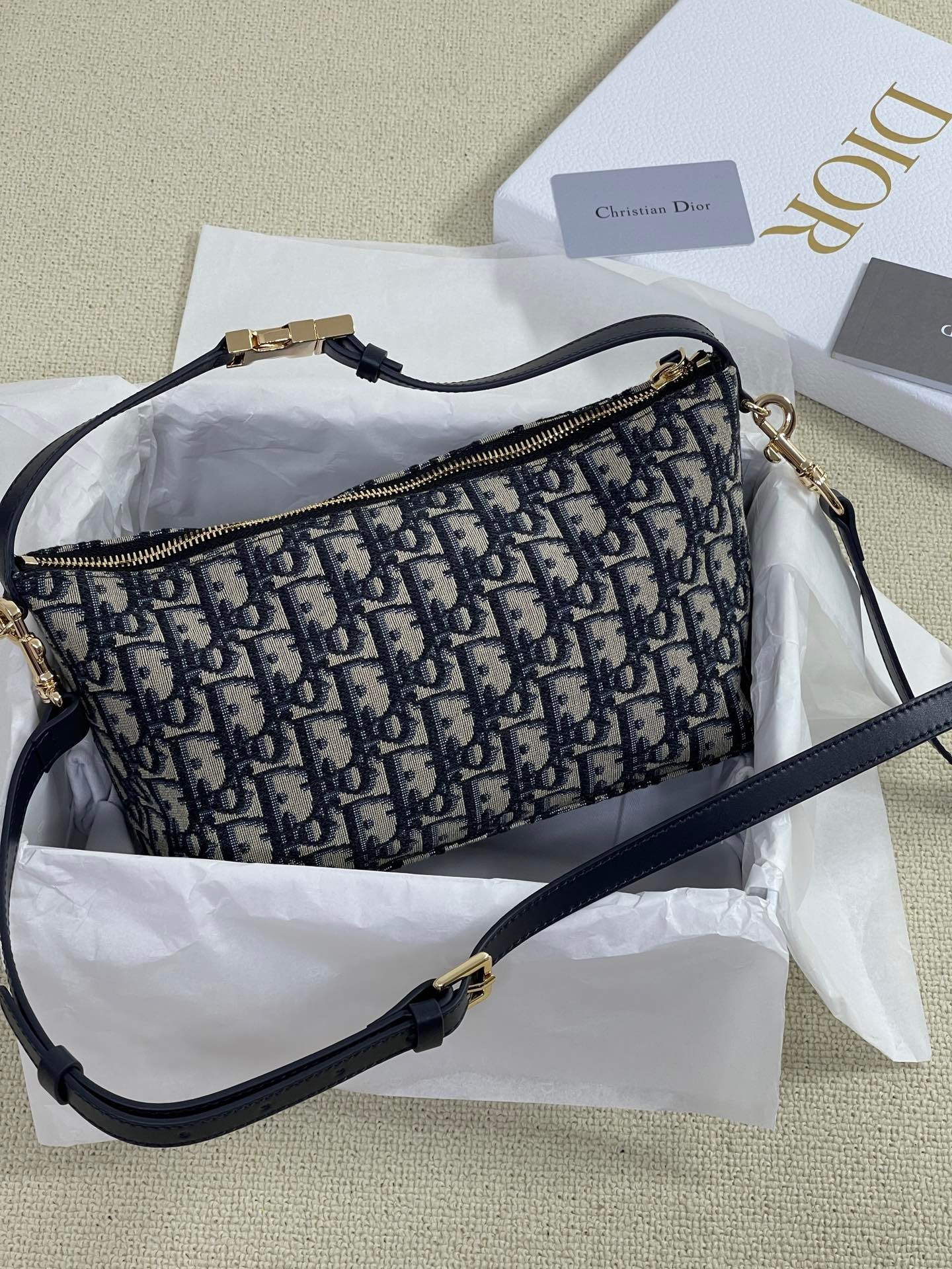 AA2F82E9-D0B9-497F-97B6-CA870A95EDE9