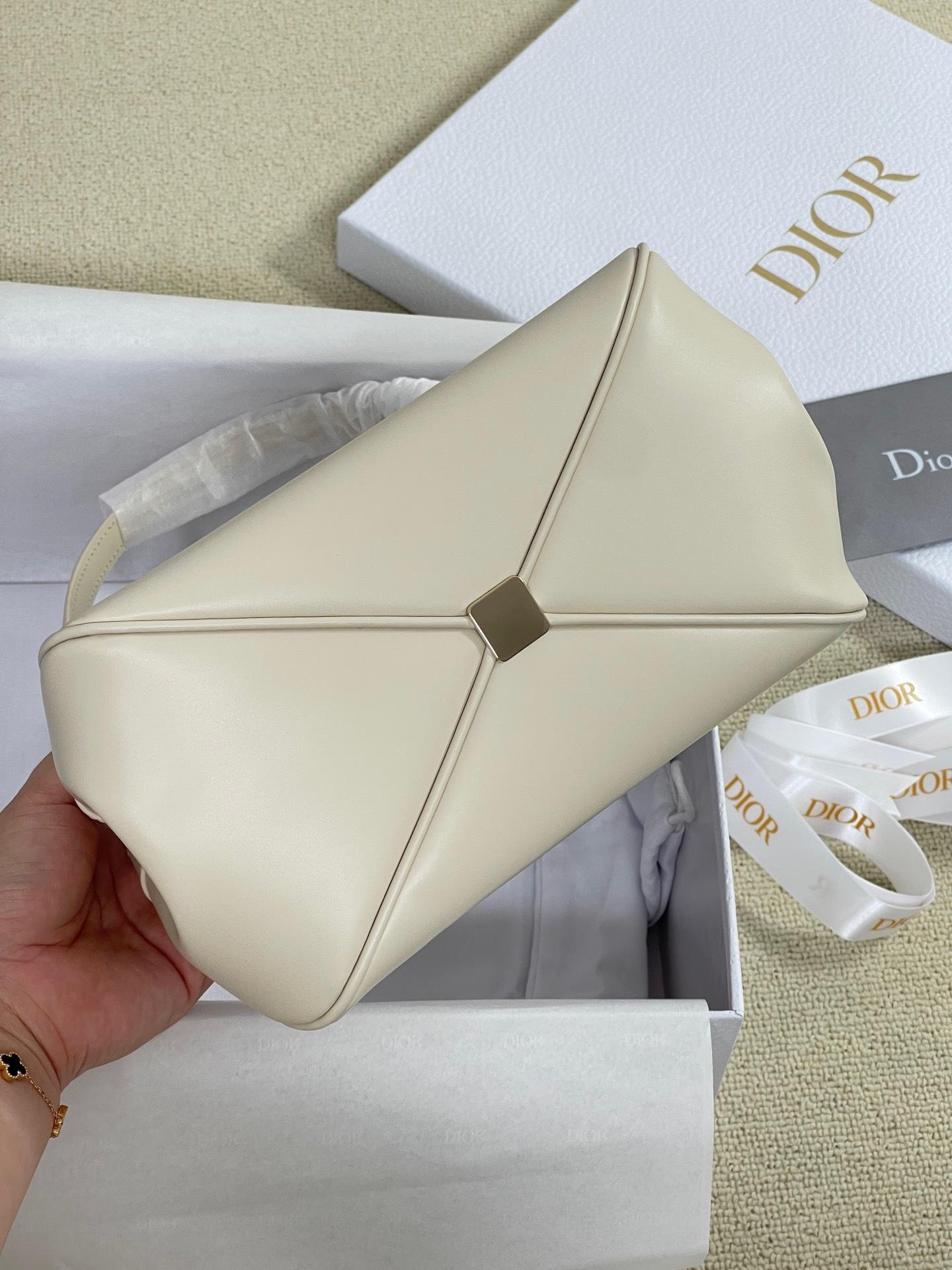 1D7E3FA2-9291-4981-88D8-ACDEDFCC607E