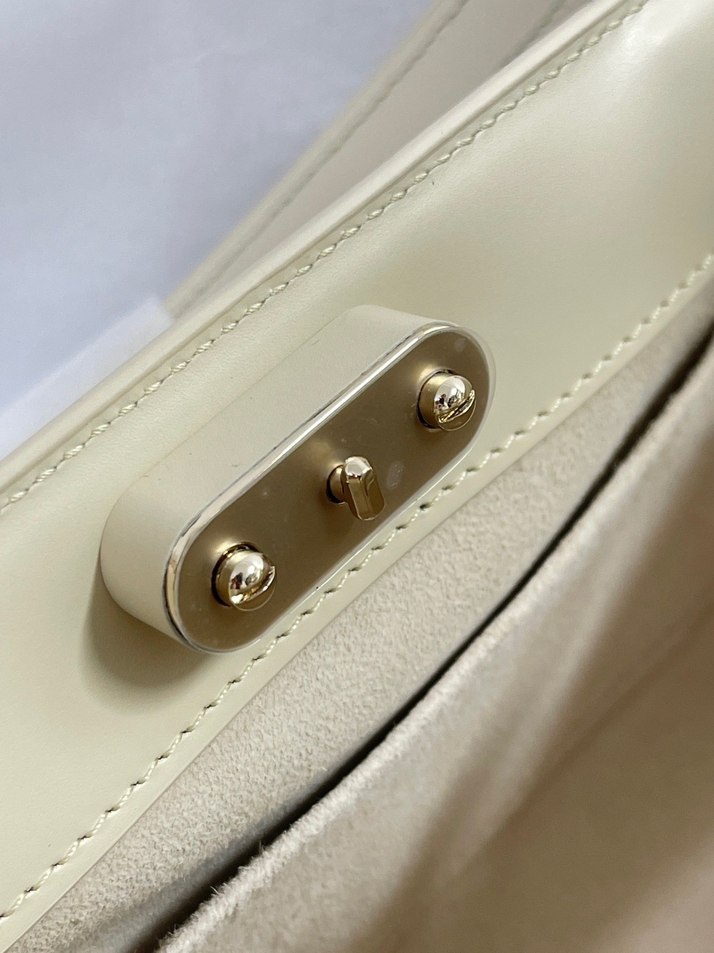 D8BEFD29-BFD4-4C7A-9183-A41FE719CC55