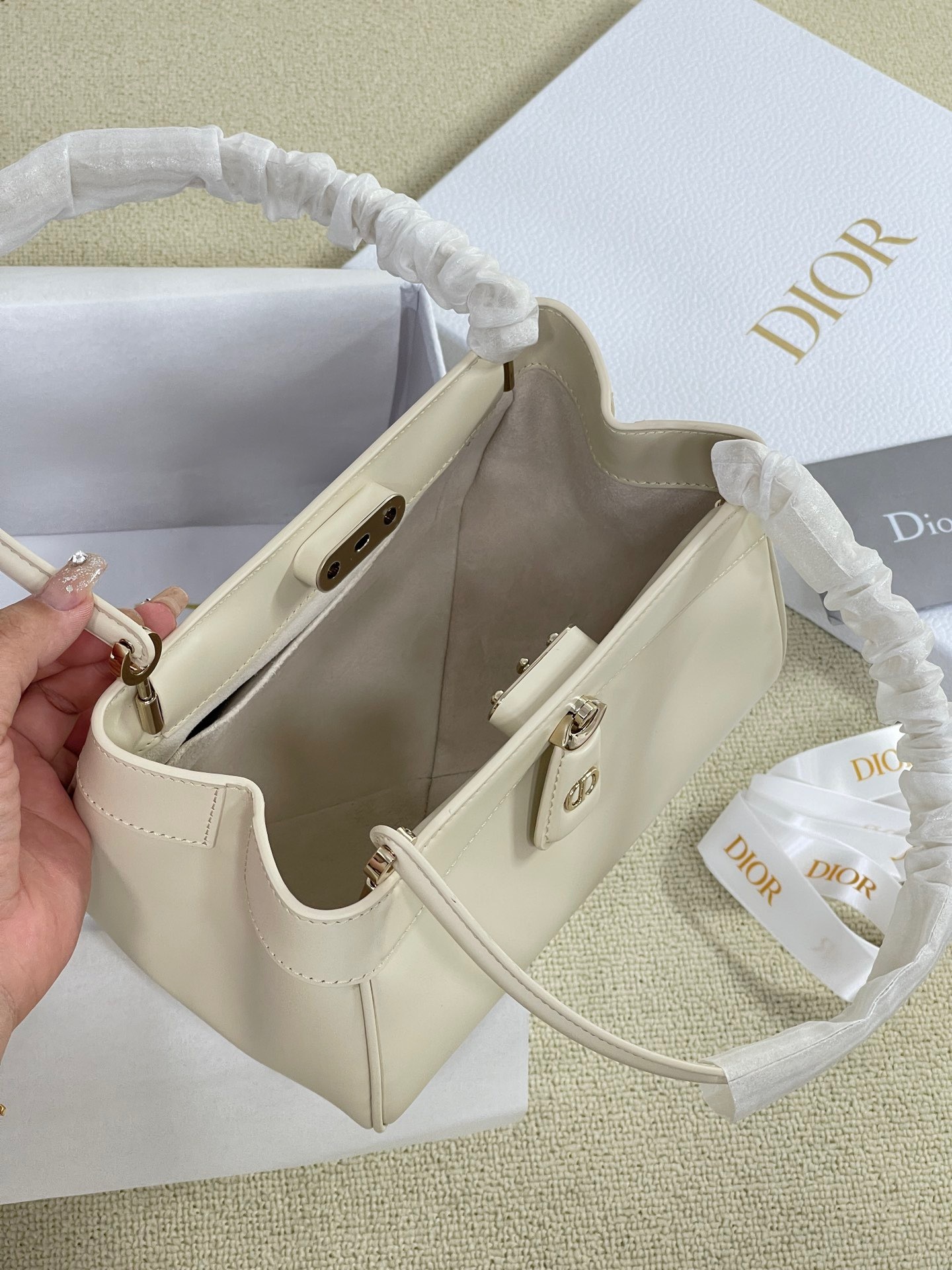 BB361F00-C83B-43DC-81F1-6AFF40B0EA37