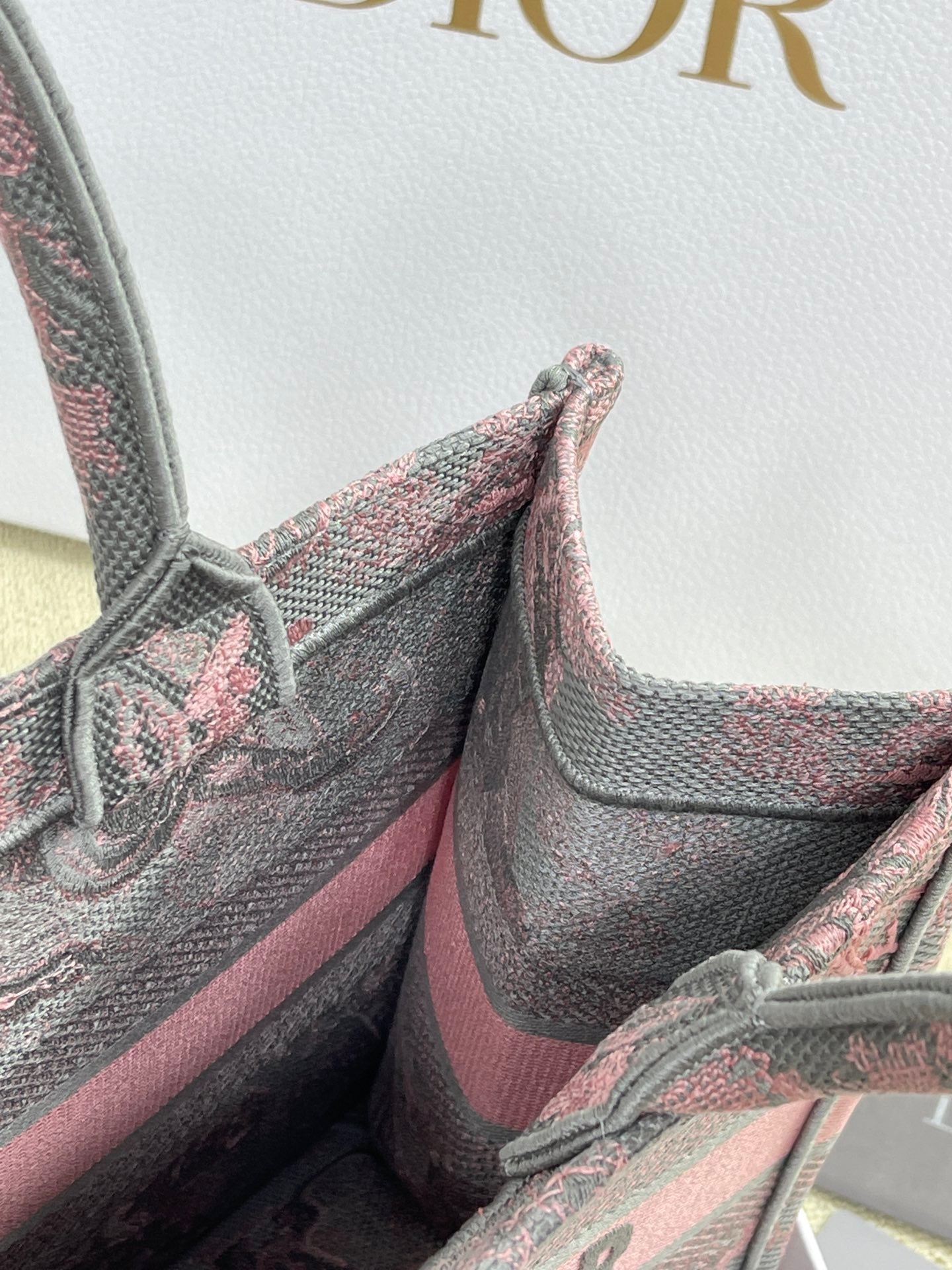 13B94F24-2EFF-4B5A-80BB-5A762521DB35