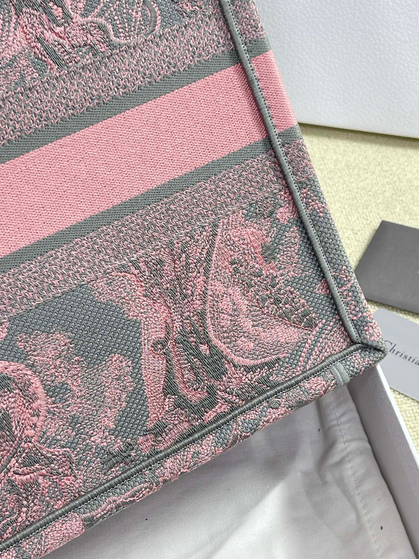 50A453D5-033E-46D2-9375-8217351AD4D3