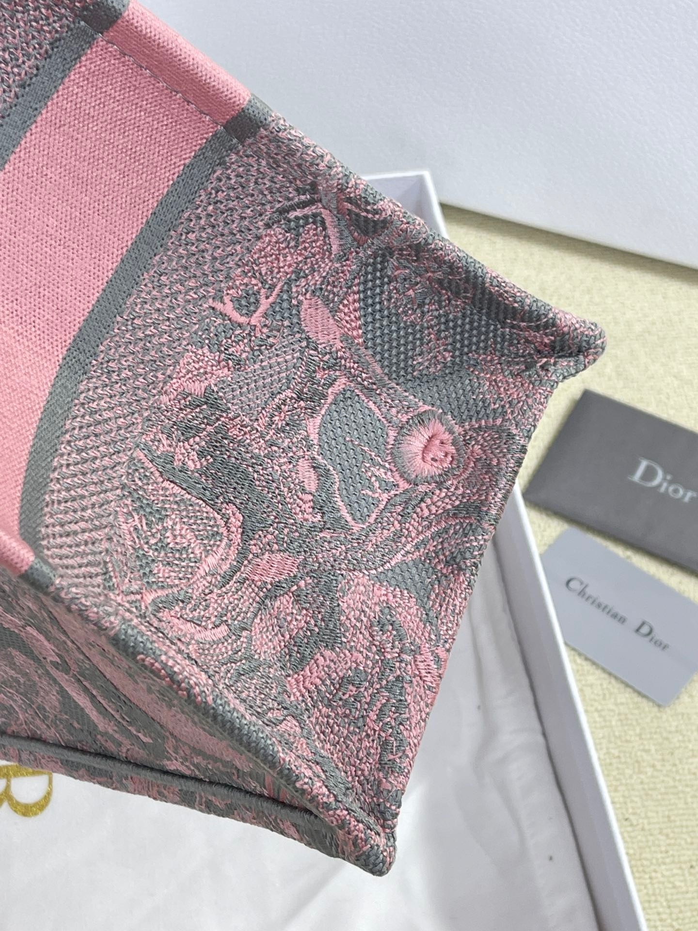 B52D4DA1-67B7-4F91-A8F7-ED51B58B7EF4