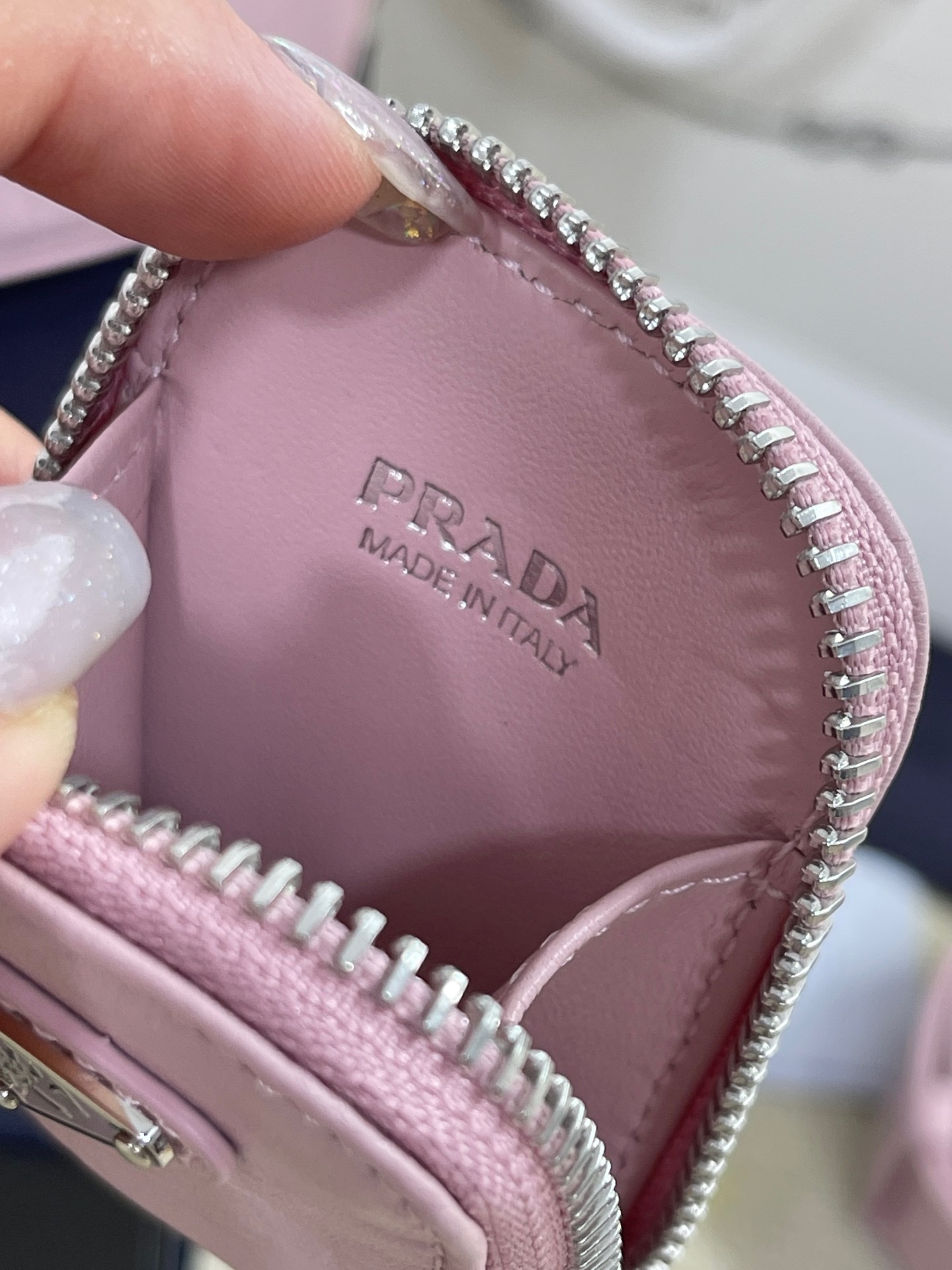 90340630-71E4-4301-8880-8C70EEE3BDA9