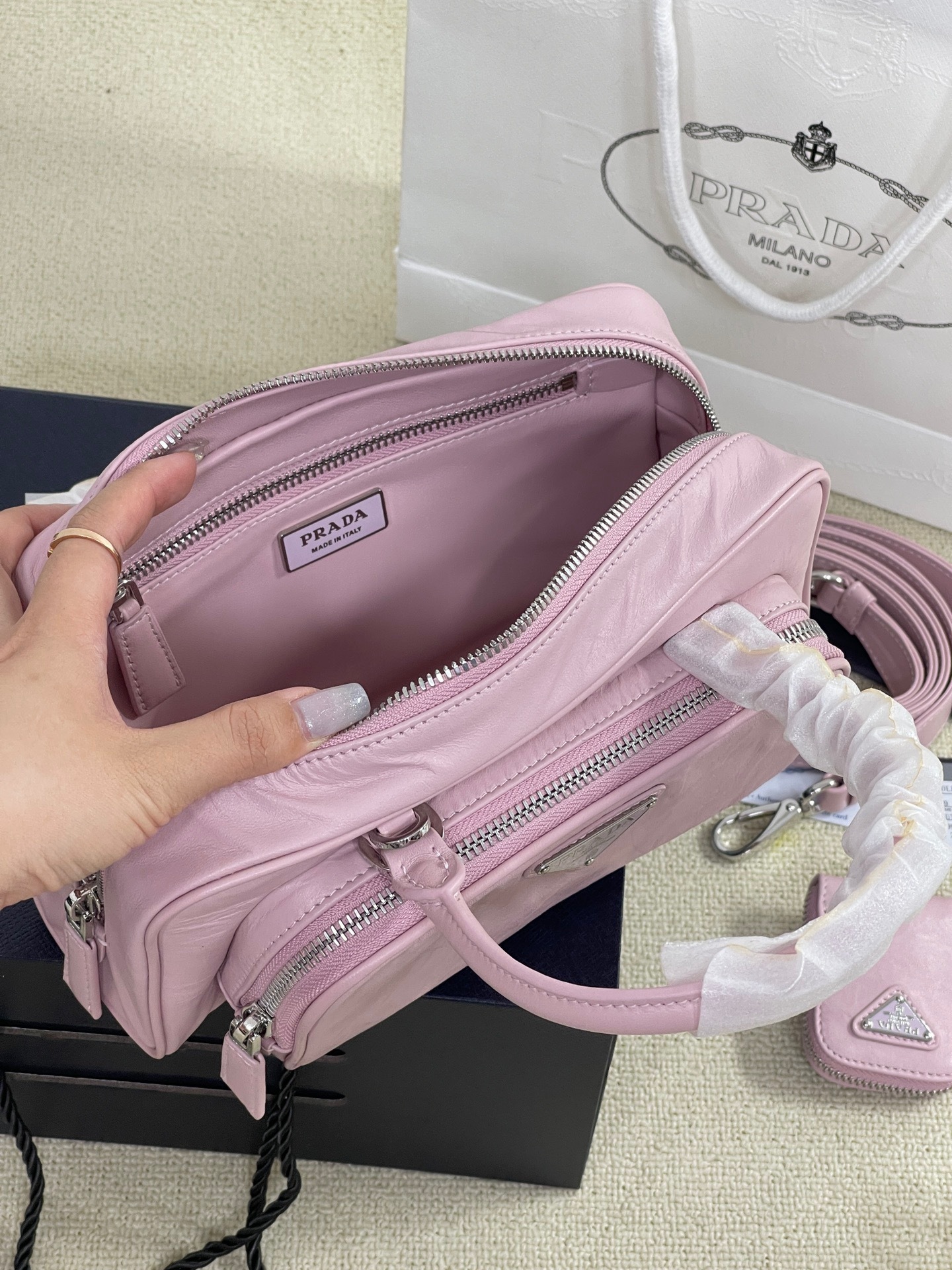 C3A5CF42-83E5-4F7B-AA07-CBFA085E2532