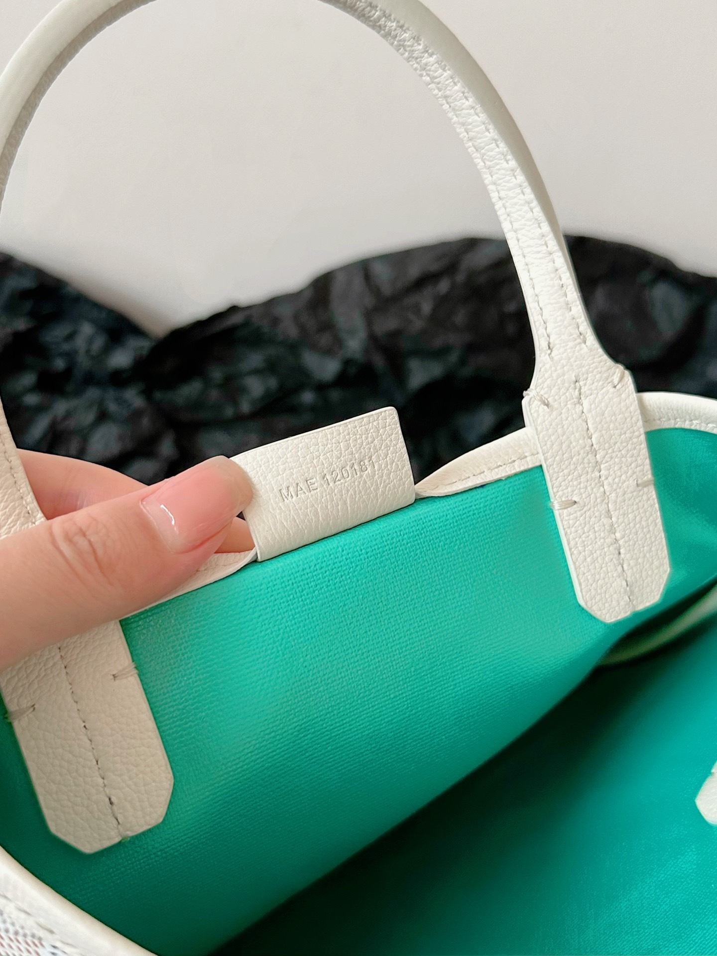 B12CE9C6-E30A-4FE3-A486-CF6E54E3C817