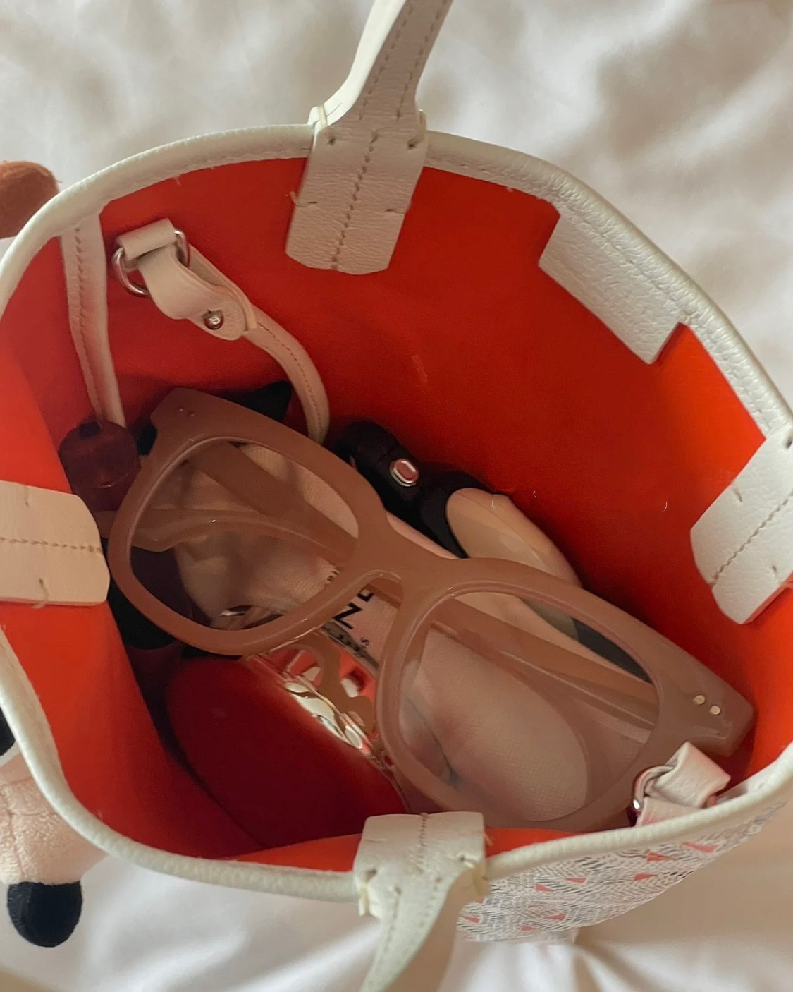 13DFE06B-7B0C-437C-A69C-35546103F9C1