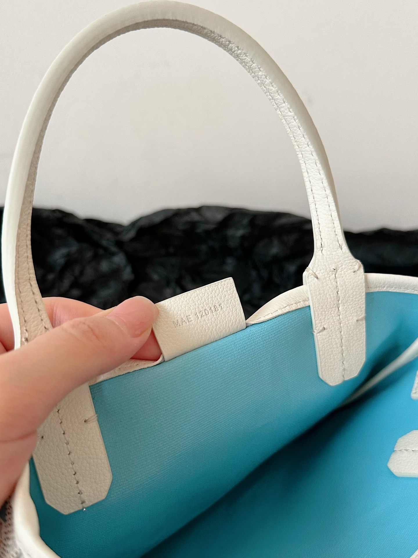 B5482668-5064-416B-BEBB-15F1B209DA6E