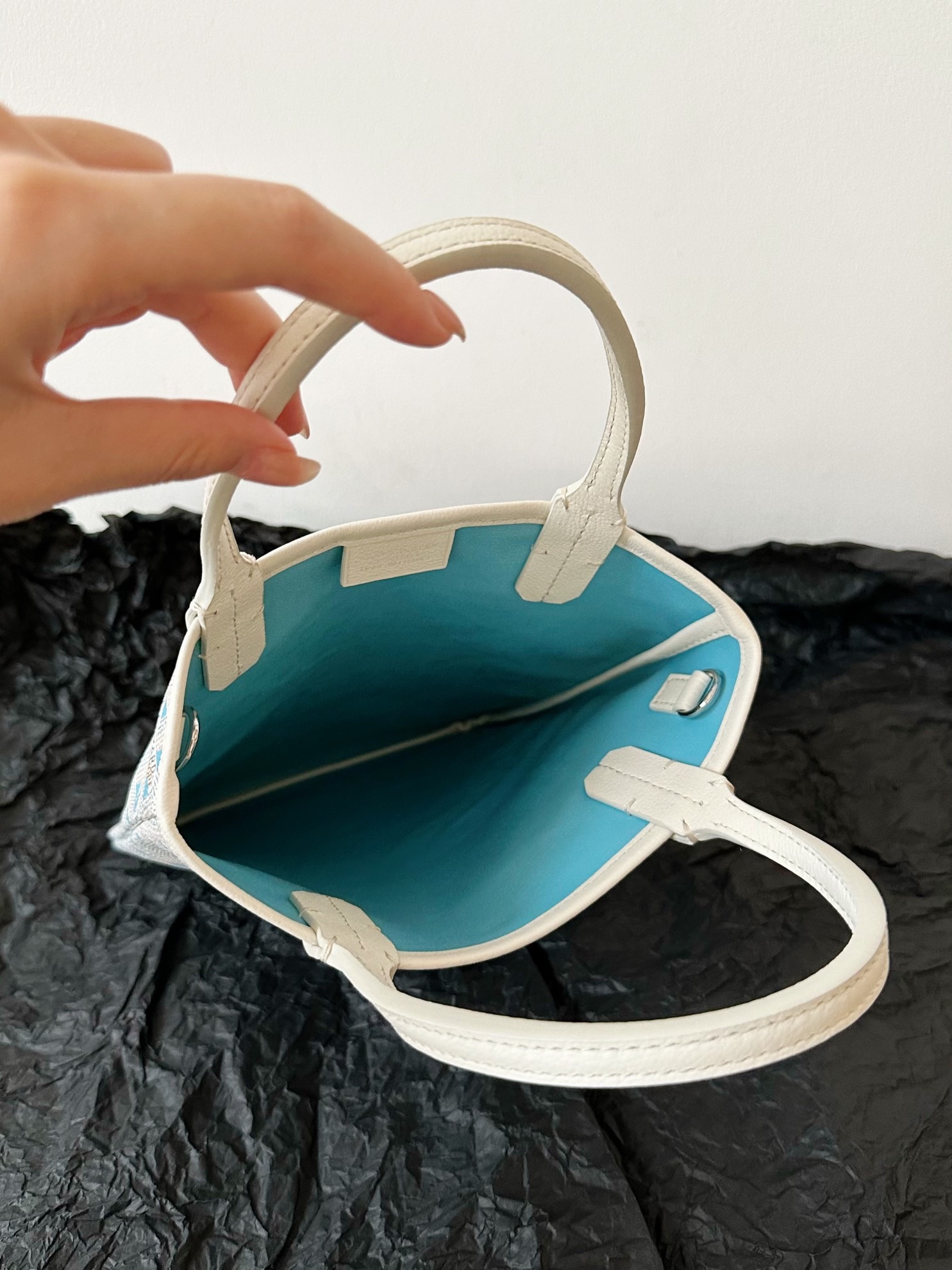 E7929F95-884F-42A2-BD30-8B78E5B89A86