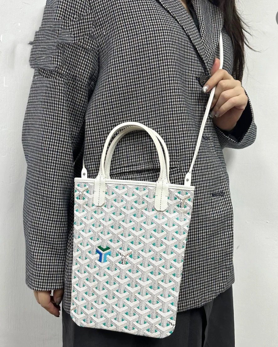 D95E29DE-71C5-4FEA-A10C-401FB83252D2