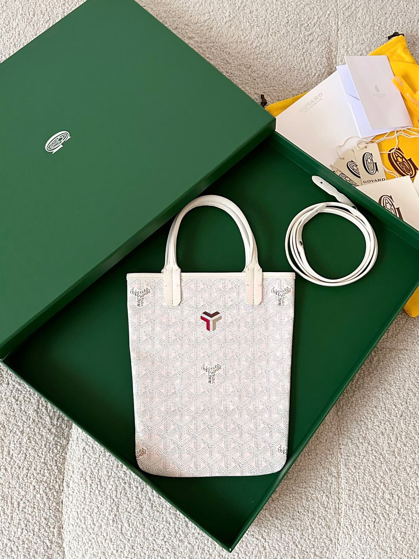 03E1A983-E812-4427-BA3F-7B6E15A07894