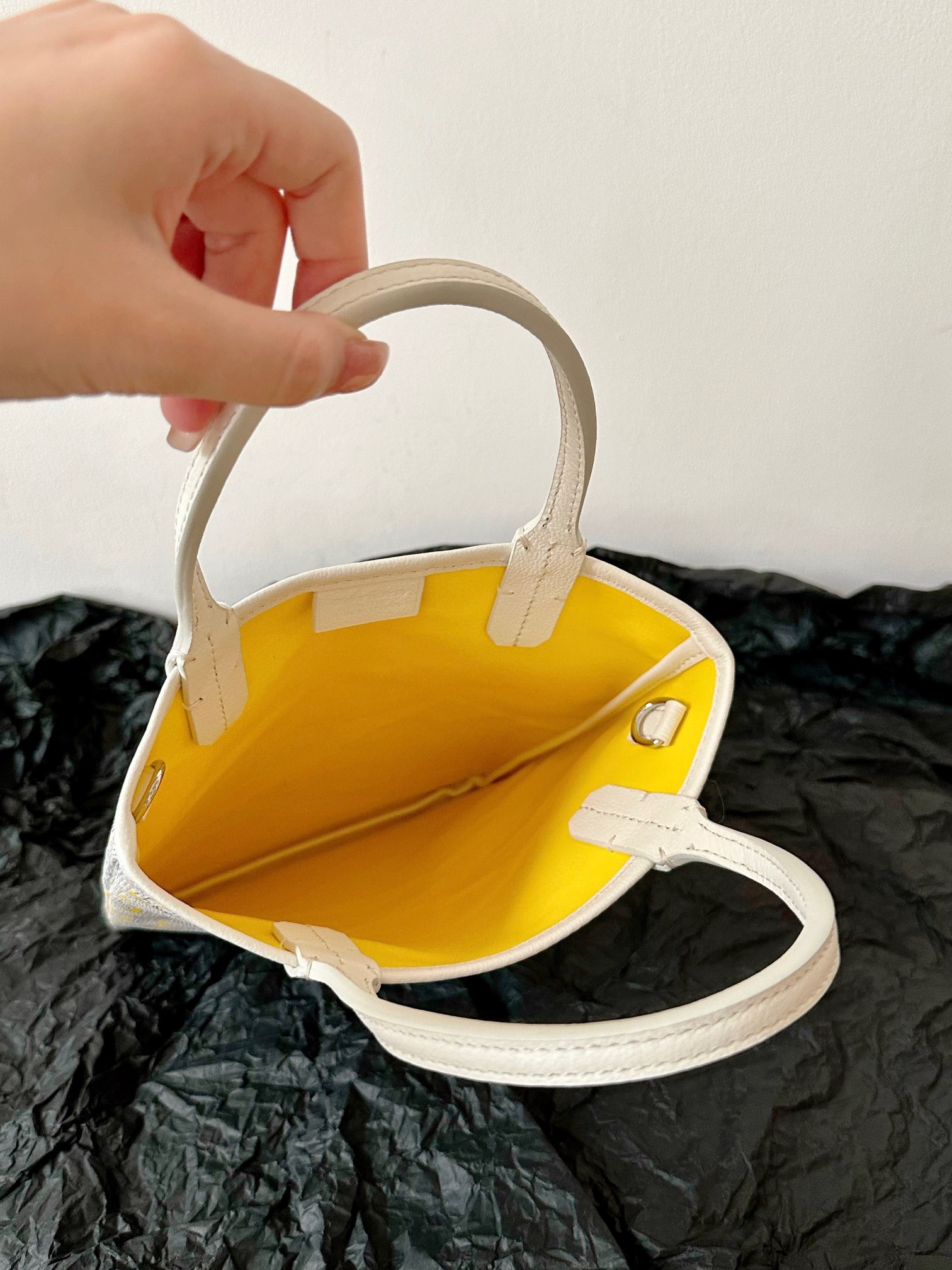 C80FCF32-B1F3-438B-8A8F-2DD5C989EC5D