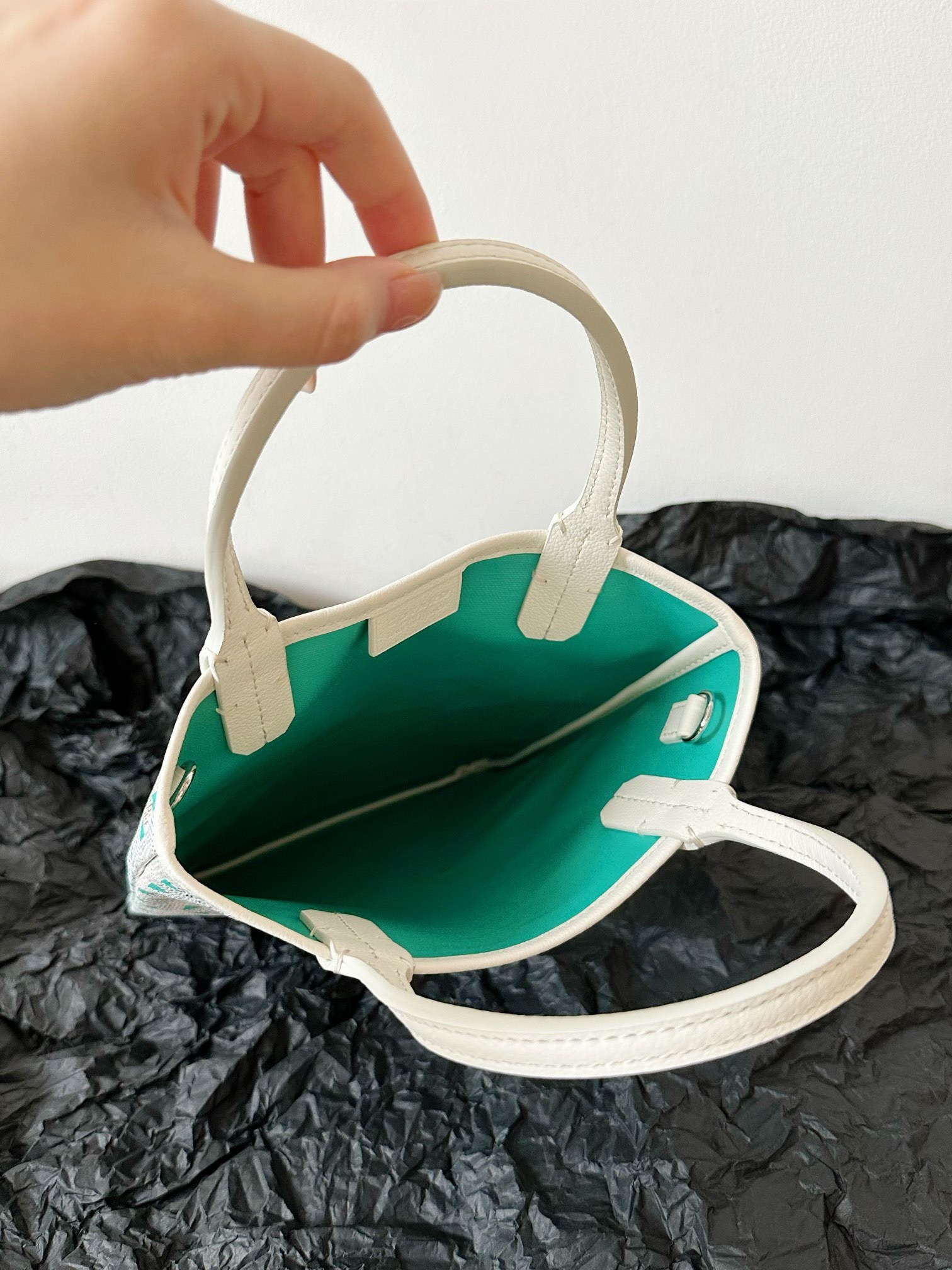 811EEA65-1FD2-465C-A167-9F6040D030D8