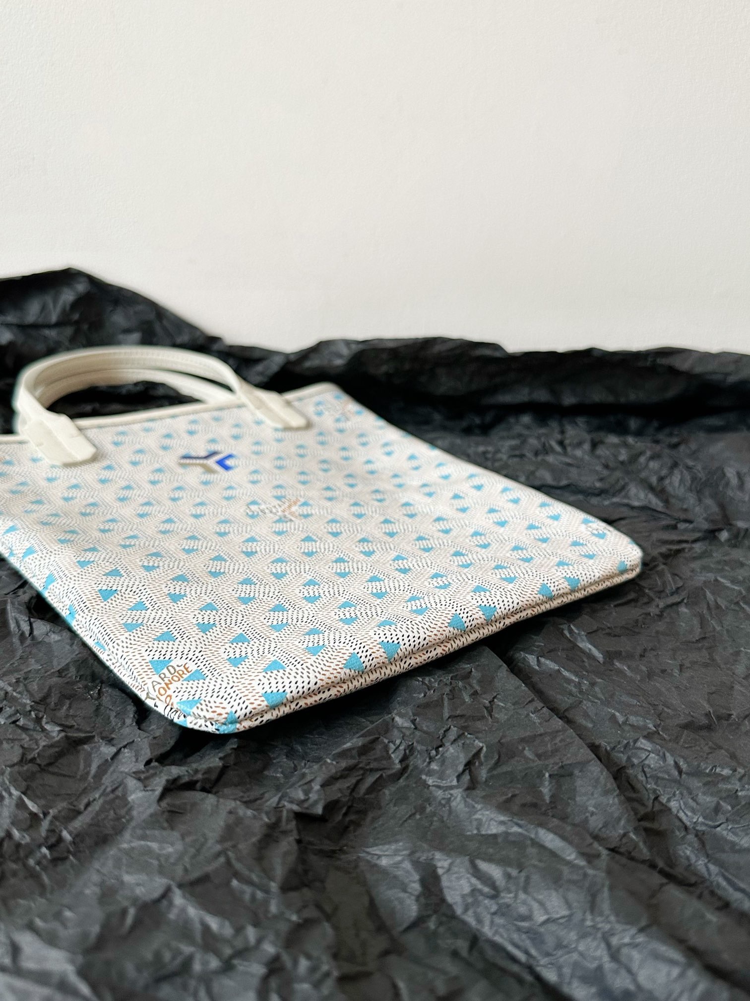 9F068D32-8551-4D62-A253-1356E7EDA165