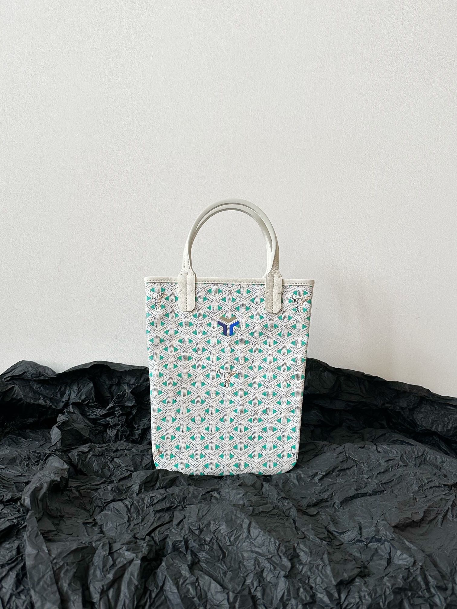 F6518933-A191-4AE9-94BB-CA219C33B02F