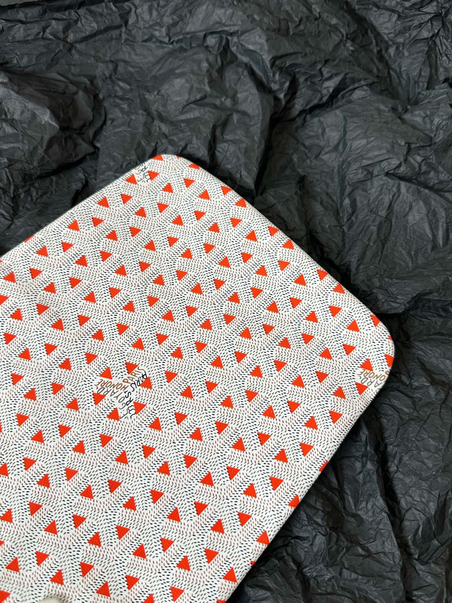 56AD9DC6-B775-40EC-8D55-664510728B9B