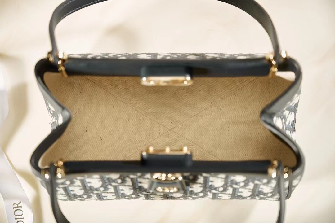 5f1b878aa941d2d3bc9237a51e9e052e