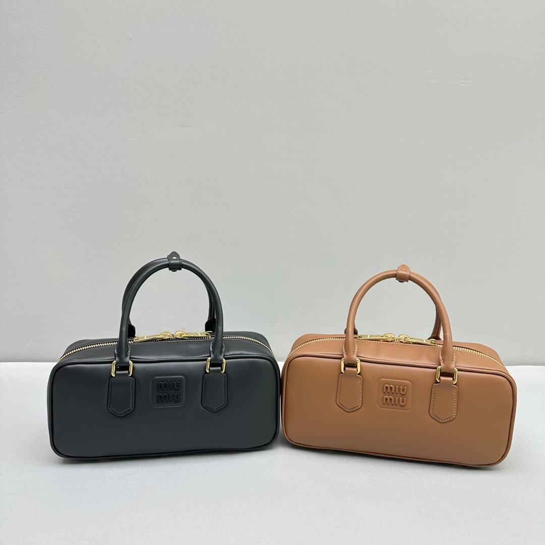 9160AB9C-C5A1-458A-8E17-DDD179FC9001