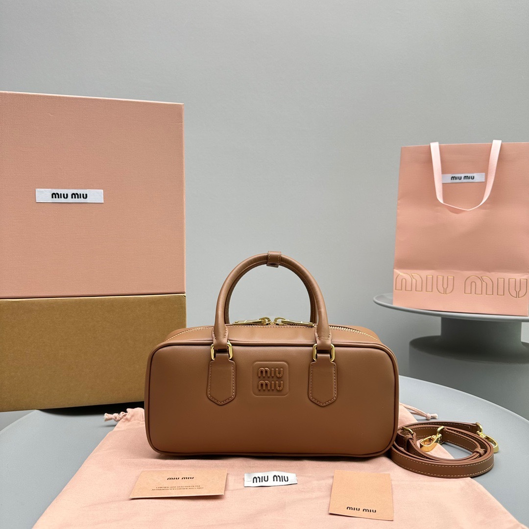 AA81A7B6-563D-42A3-8E31-9D8B57884659