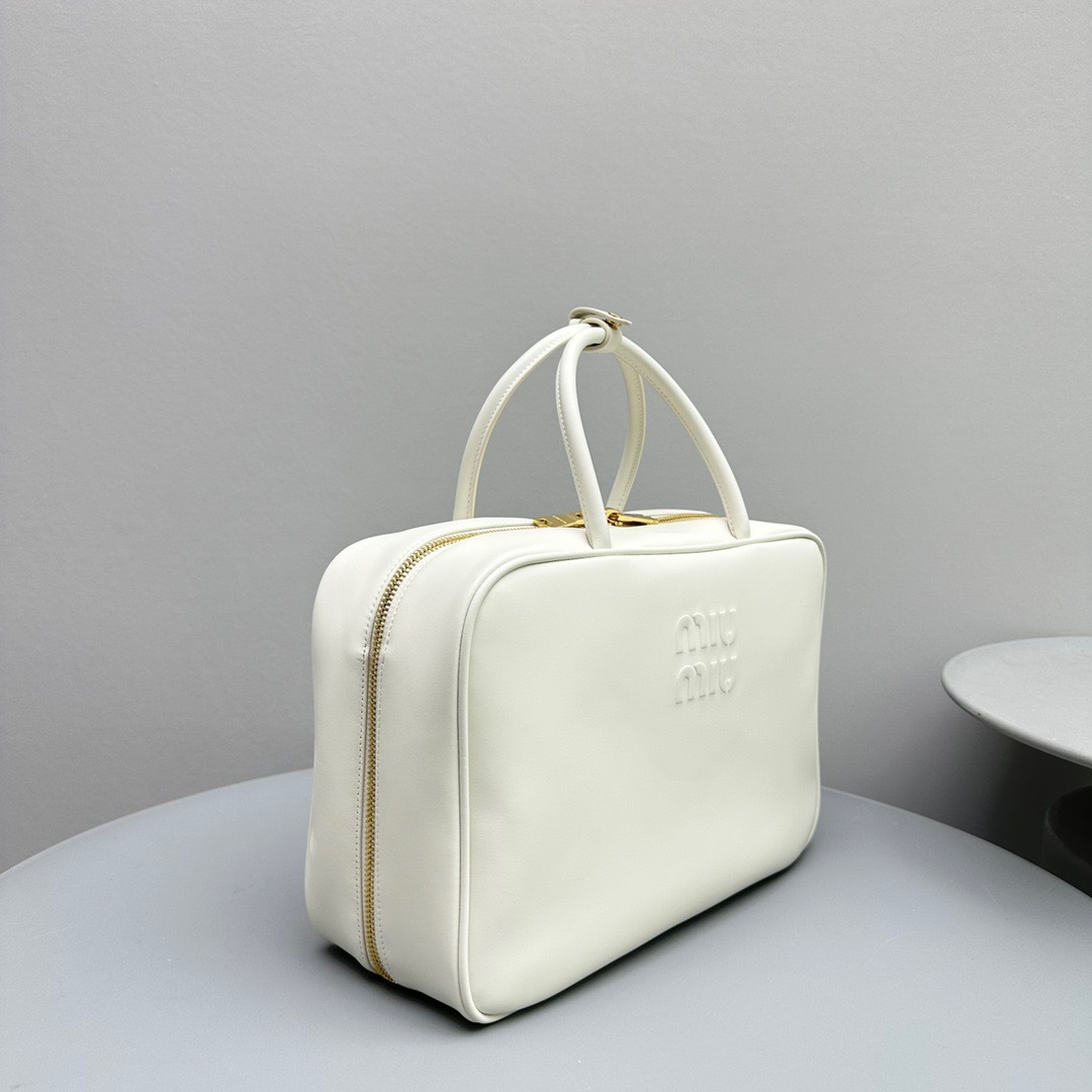 7FB0BF33-C3C0-4017-9E32-3C4524D86FD7