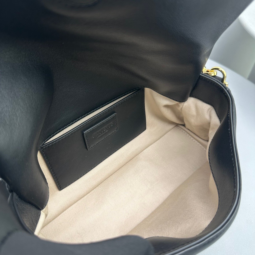 247F472A-68C2-4CB8-AE61-F4E468B70403