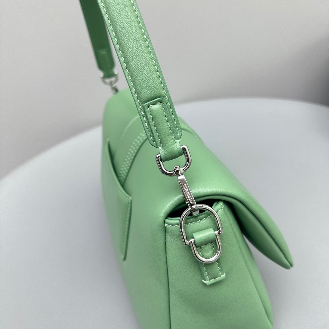 90A805DB-B5AF-4073-A4CC-BE33C8CBA0BA