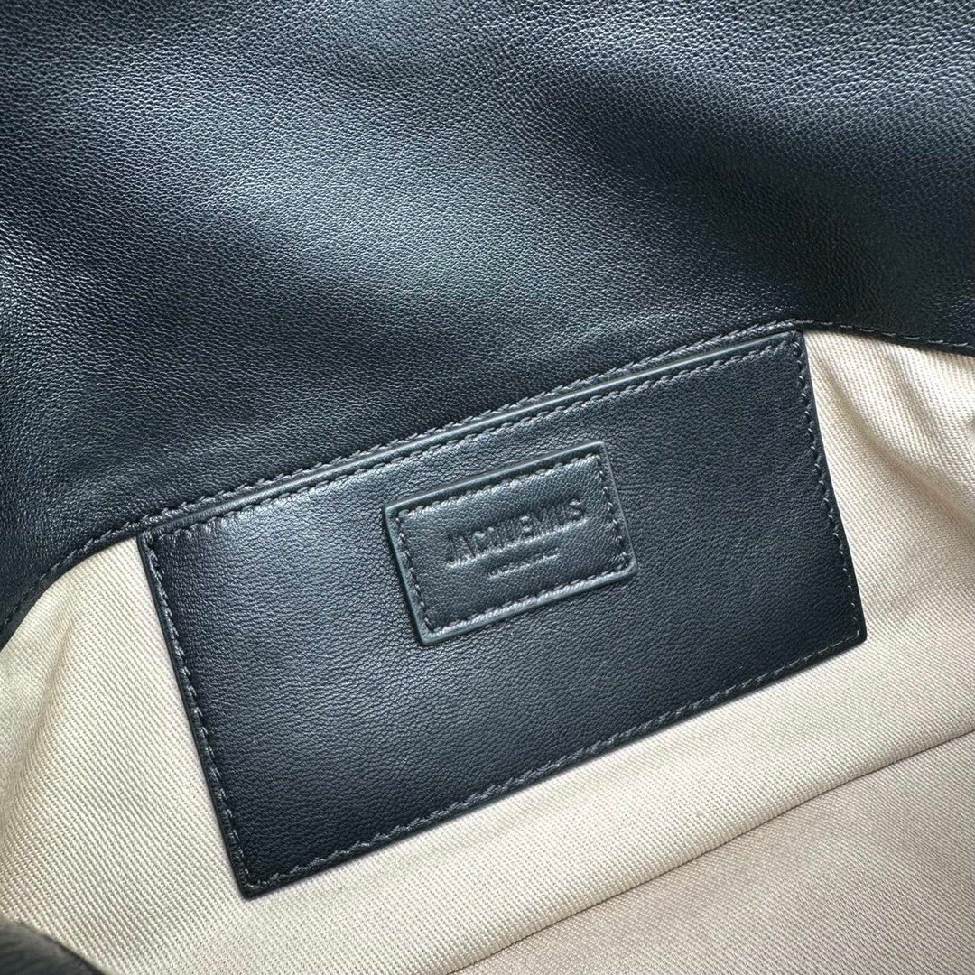 F1AC04D0-D3F7-45FE-91C6-7A02CC8C6A0D