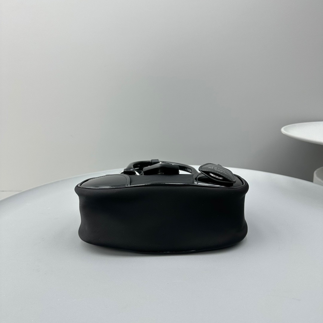 EE74B3F9-CE0A-46EC-BC08-213E2DFF1D2B