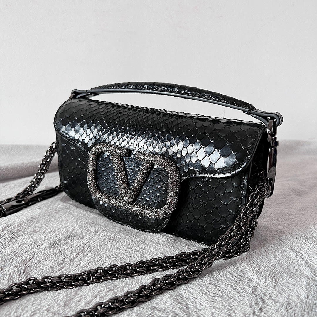 E3678095-F9D8-4379-BCC5-81B3621C1207