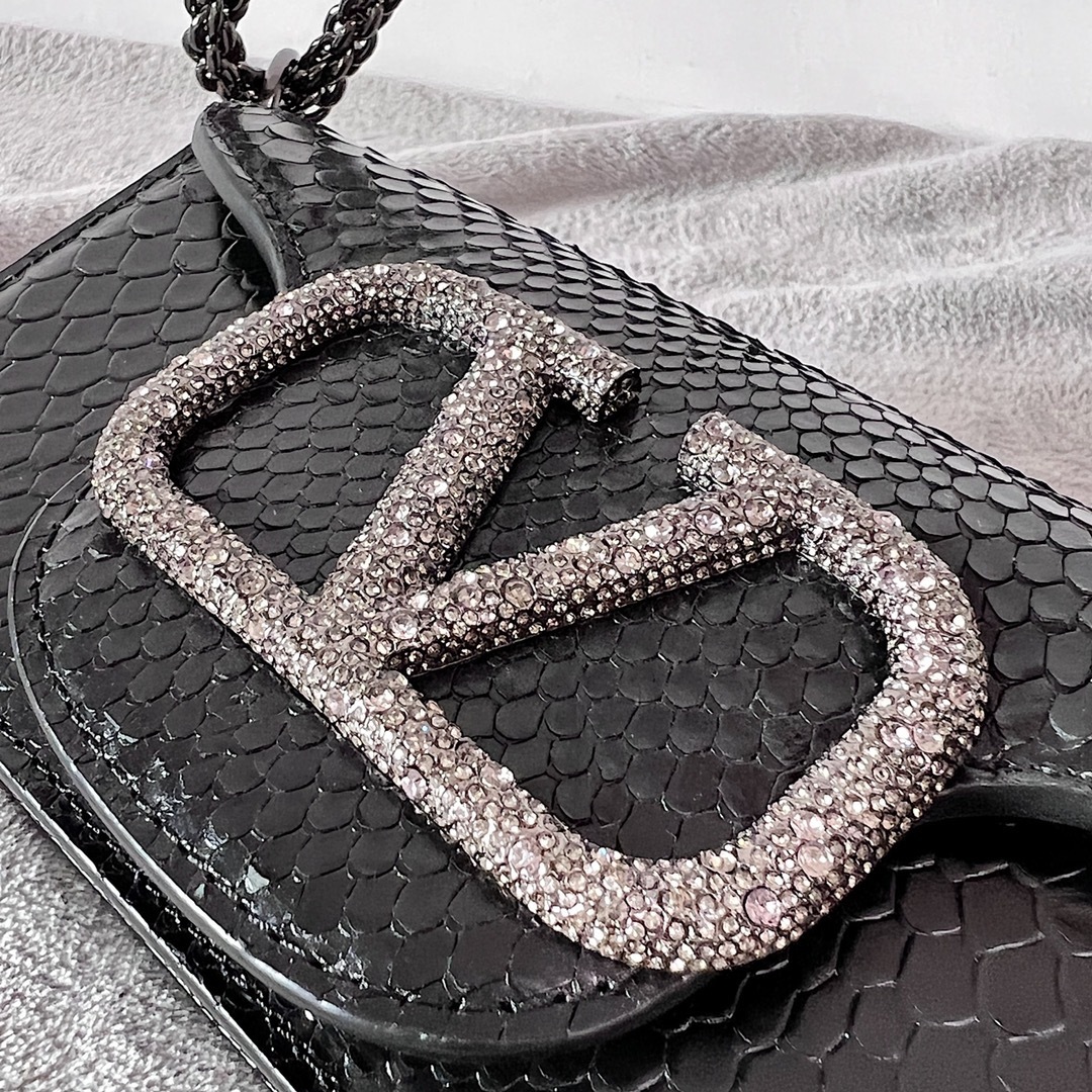 B378B0C6-276D-450D-903D-E57AD08B212A