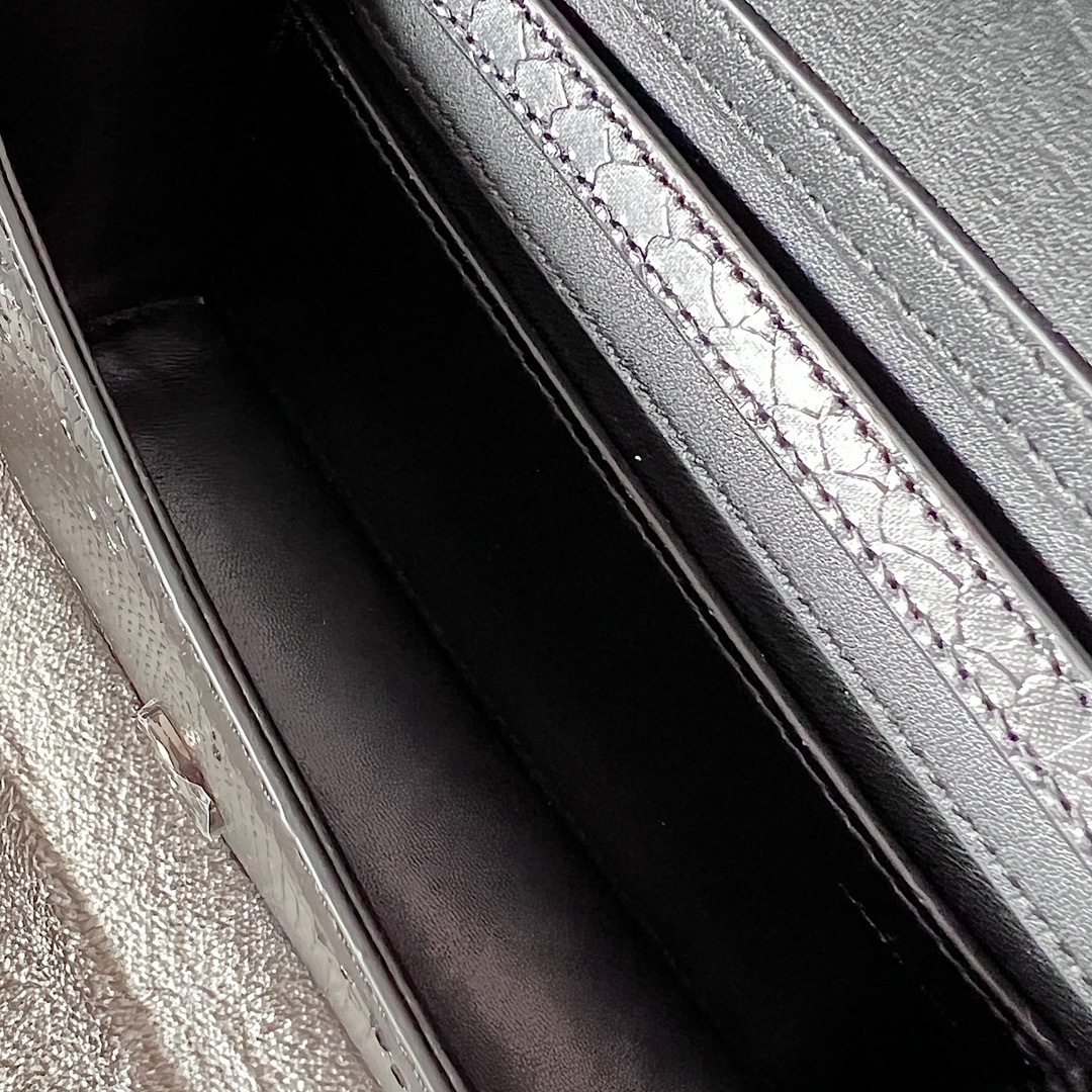 D5D6FB9B-2DF2-468E-9BA4-5D3B8A274F22