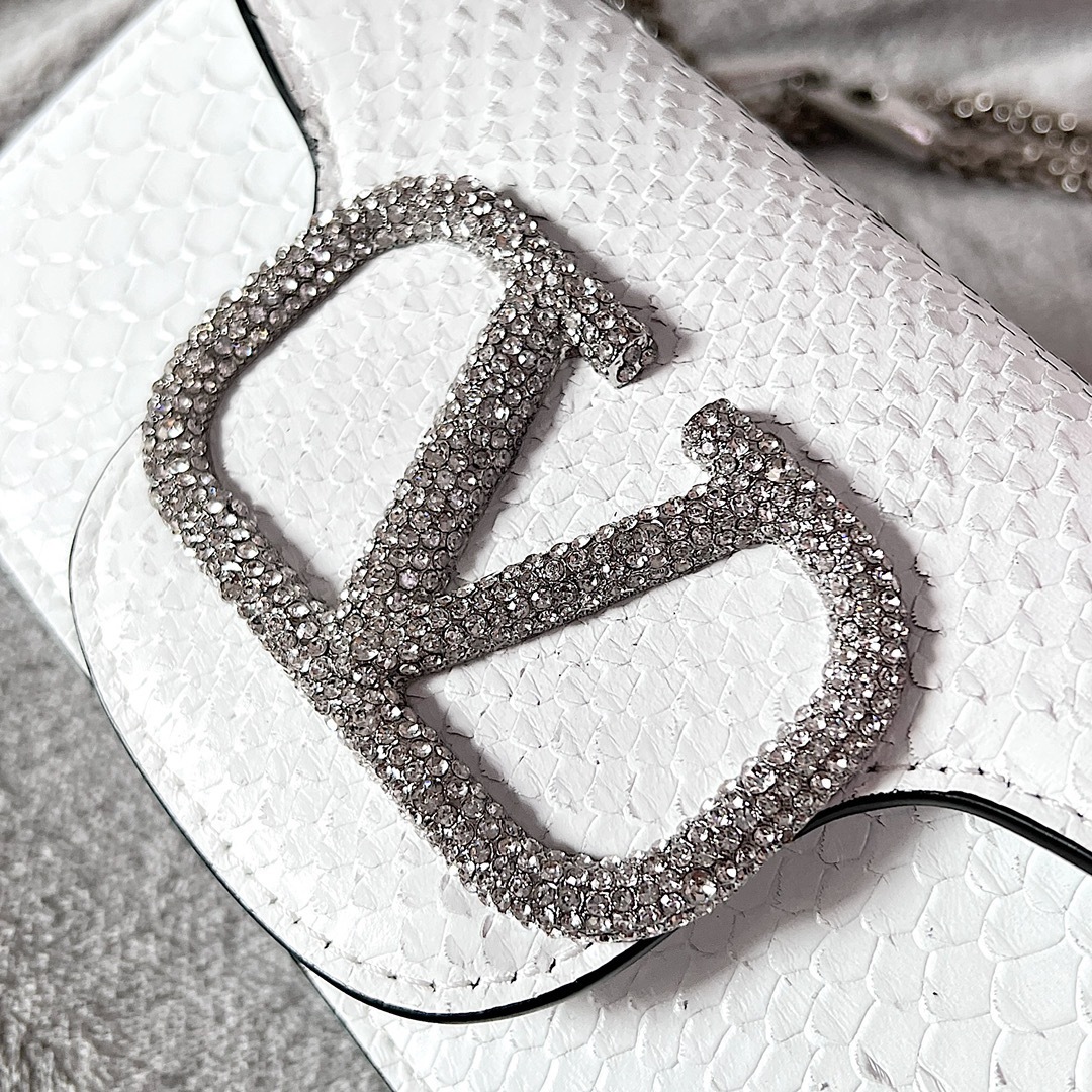 1B2D85F1-6D0B-4FDF-B38B-A6BBB89EA913