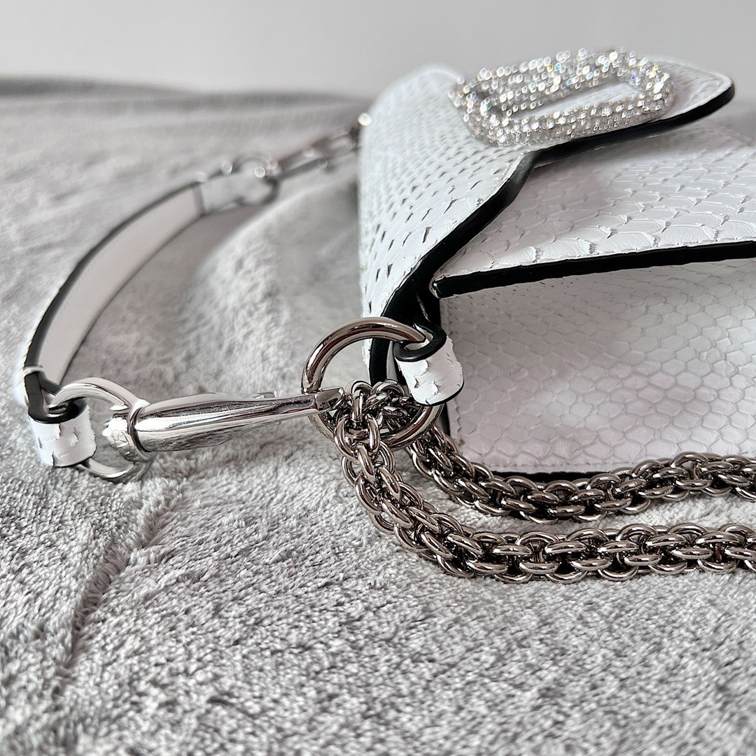 536FD1BC-F9B1-4DFE-8D66-45B83024AE6E