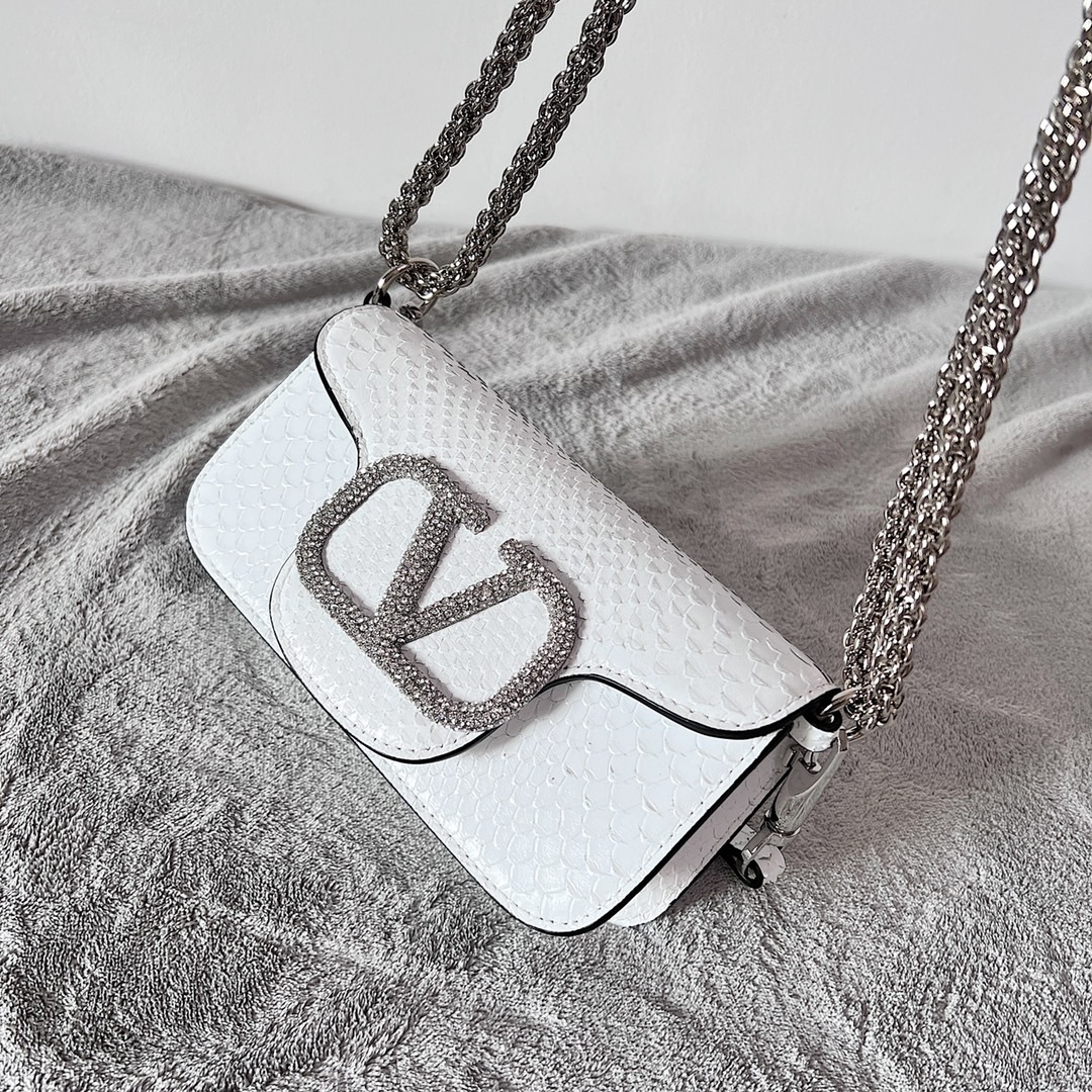 7AE2D06B-DED4-4A30-A8F6-3344ADC9CE69