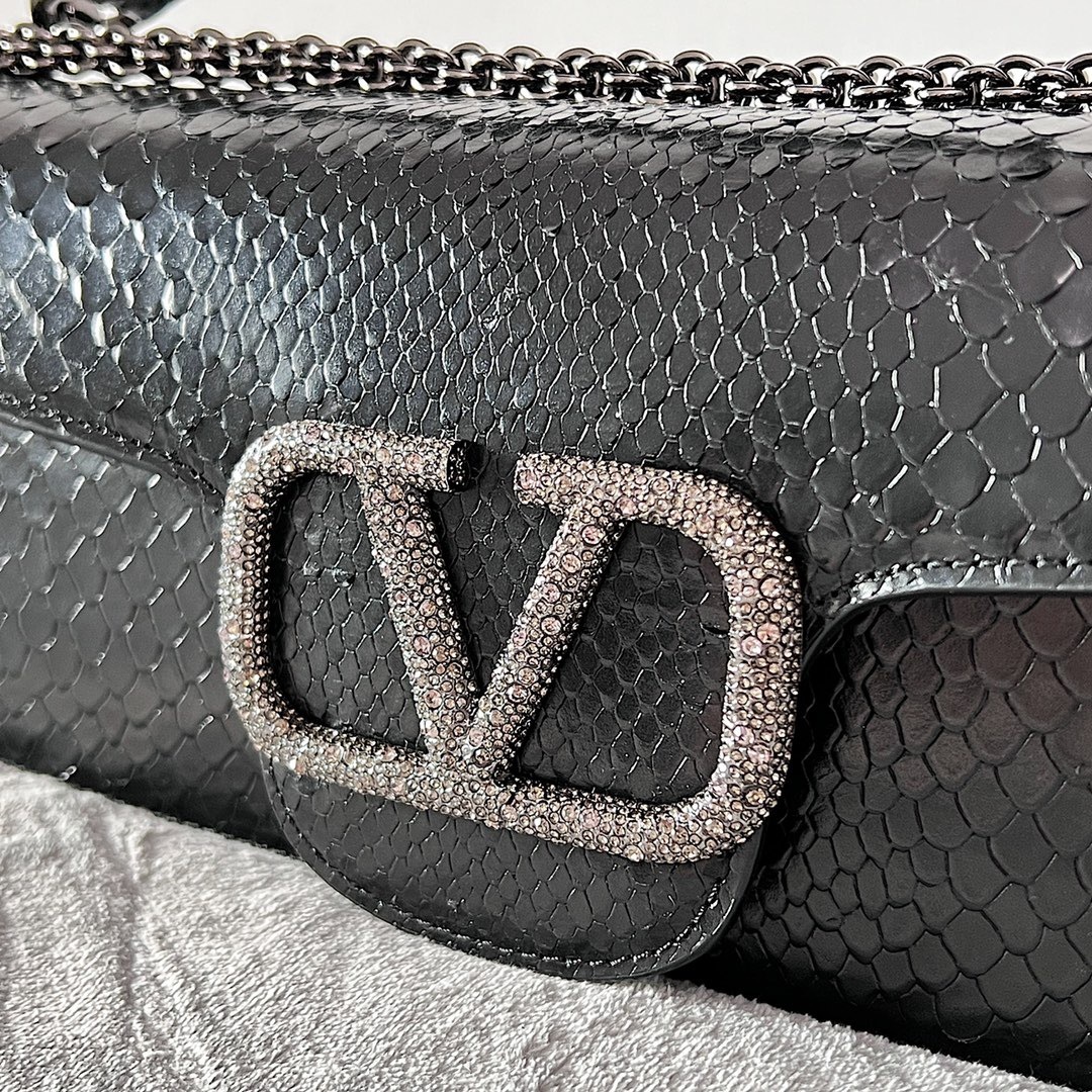 F22615D0-BDC1-4F4F-ABC8-024C20055C5A