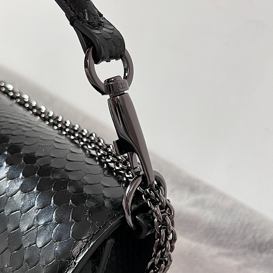 14428B88-3AEC-4DBB-A444-0D37BA56F35F