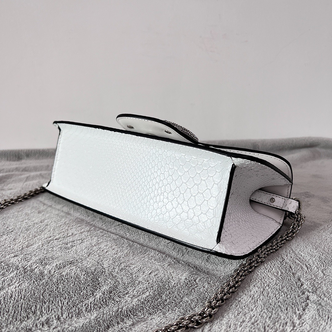 7D069E3E-E233-48B0-B6EF-CA1957A0A7F9