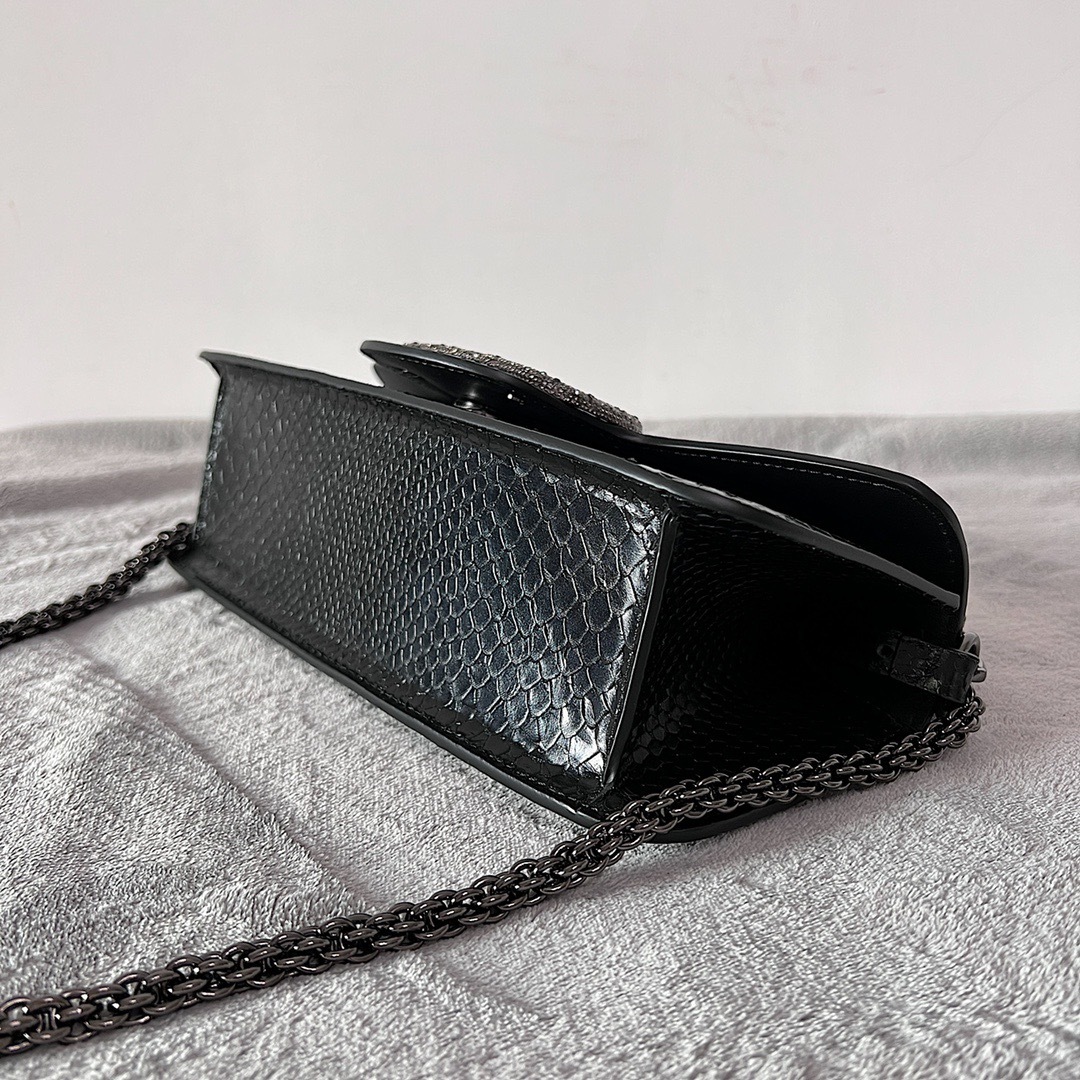 3DA7A3E8-3A92-4464-9A29-F4F39F8E2868