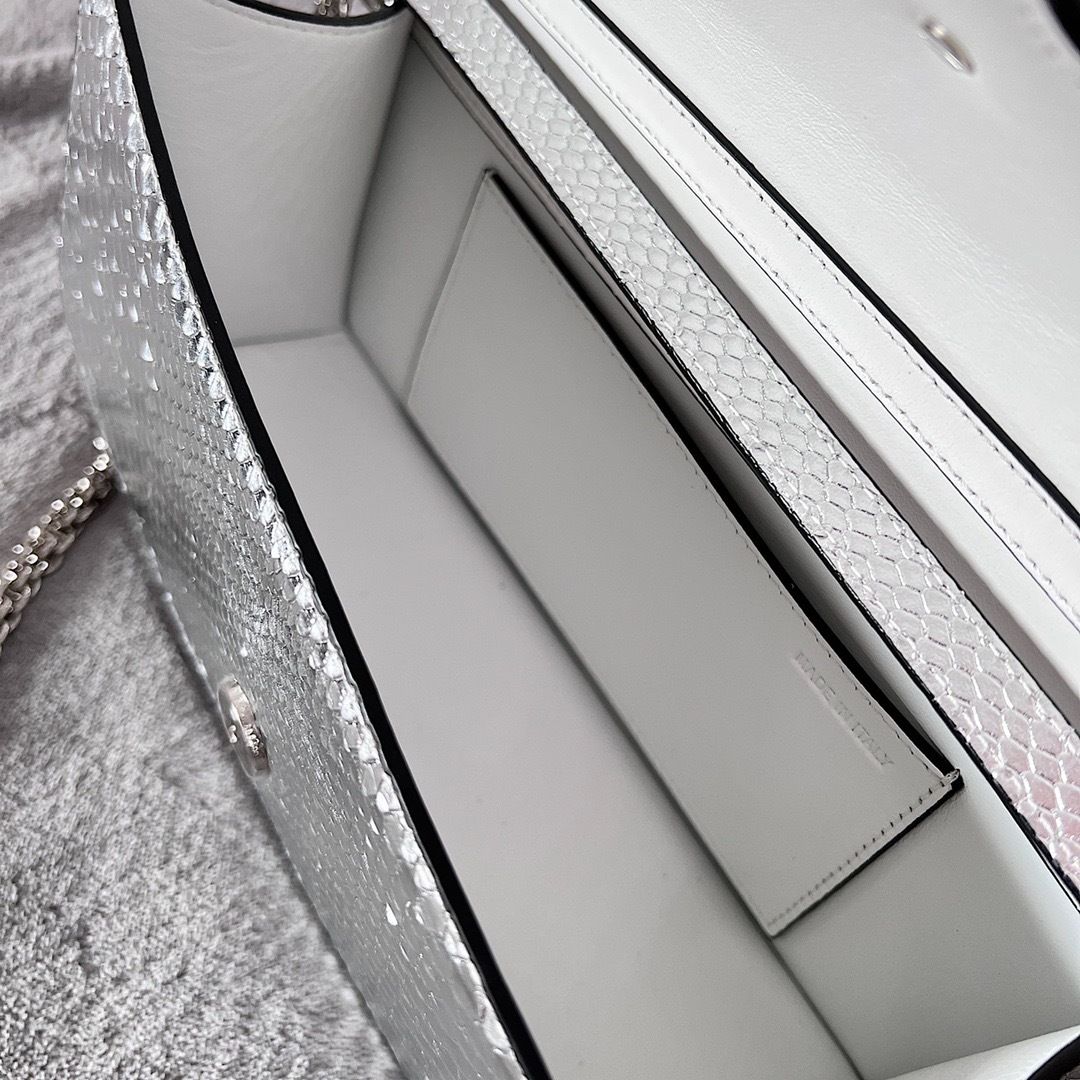 4FA715B0-EEC8-4549-B9D8-2FF851DA3860