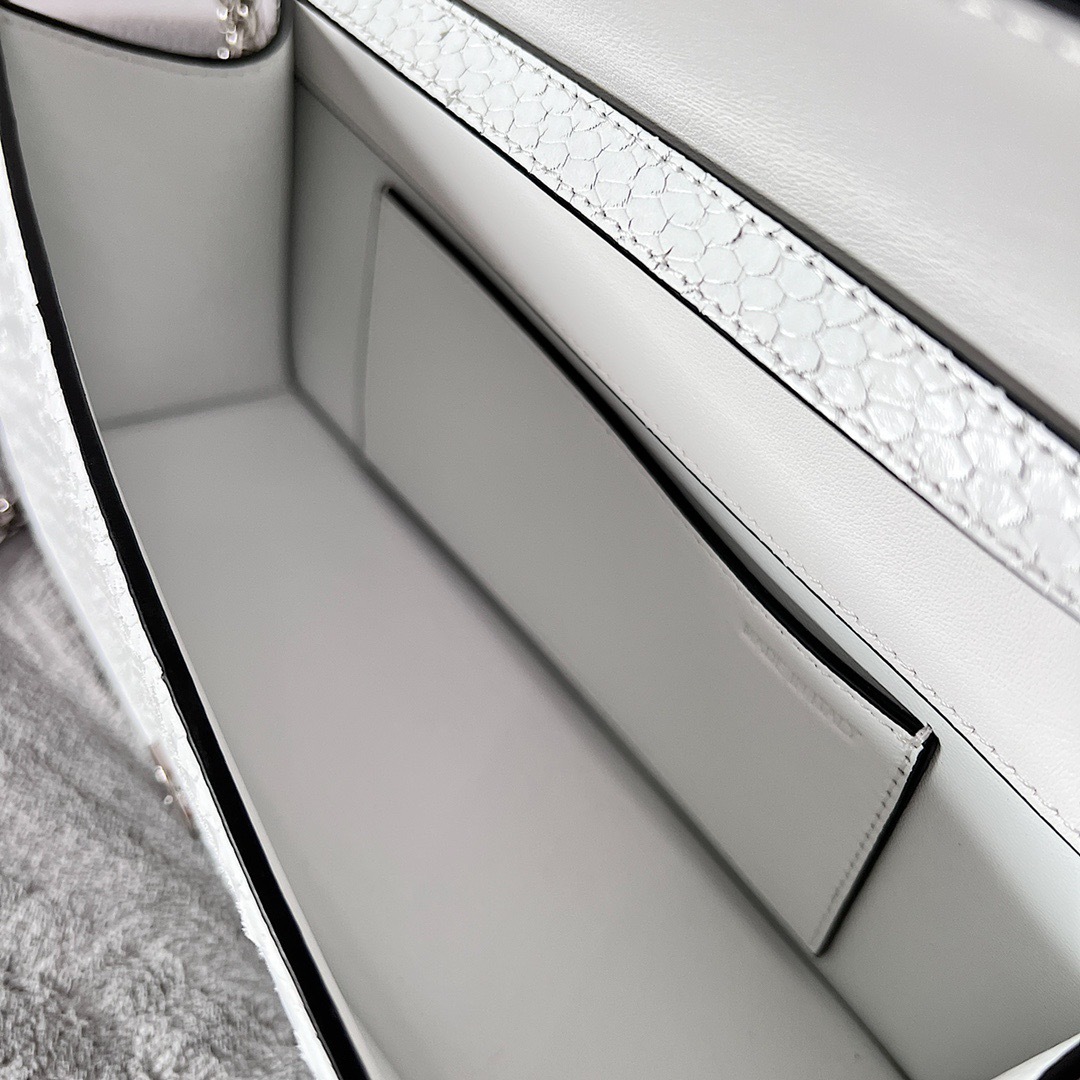 A9B669F1-B690-47C1-838D-D295FF21F096