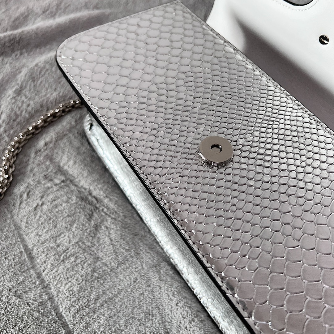 950937CE-A97B-47DF-85B4-0A82D9F8D4A3