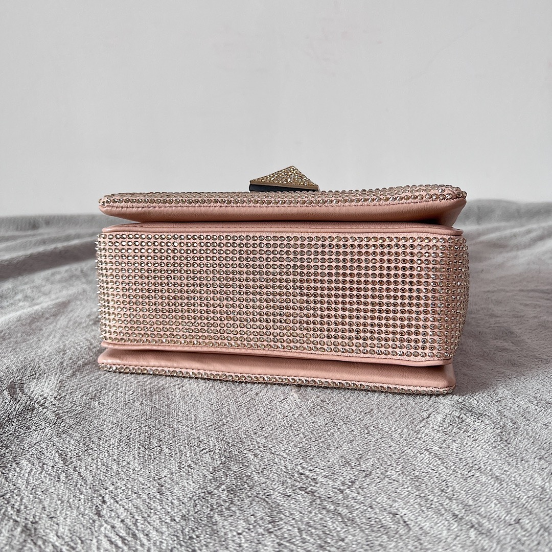 A7574D48-0786-4AC6-A2DE-2DB5D578C8B0