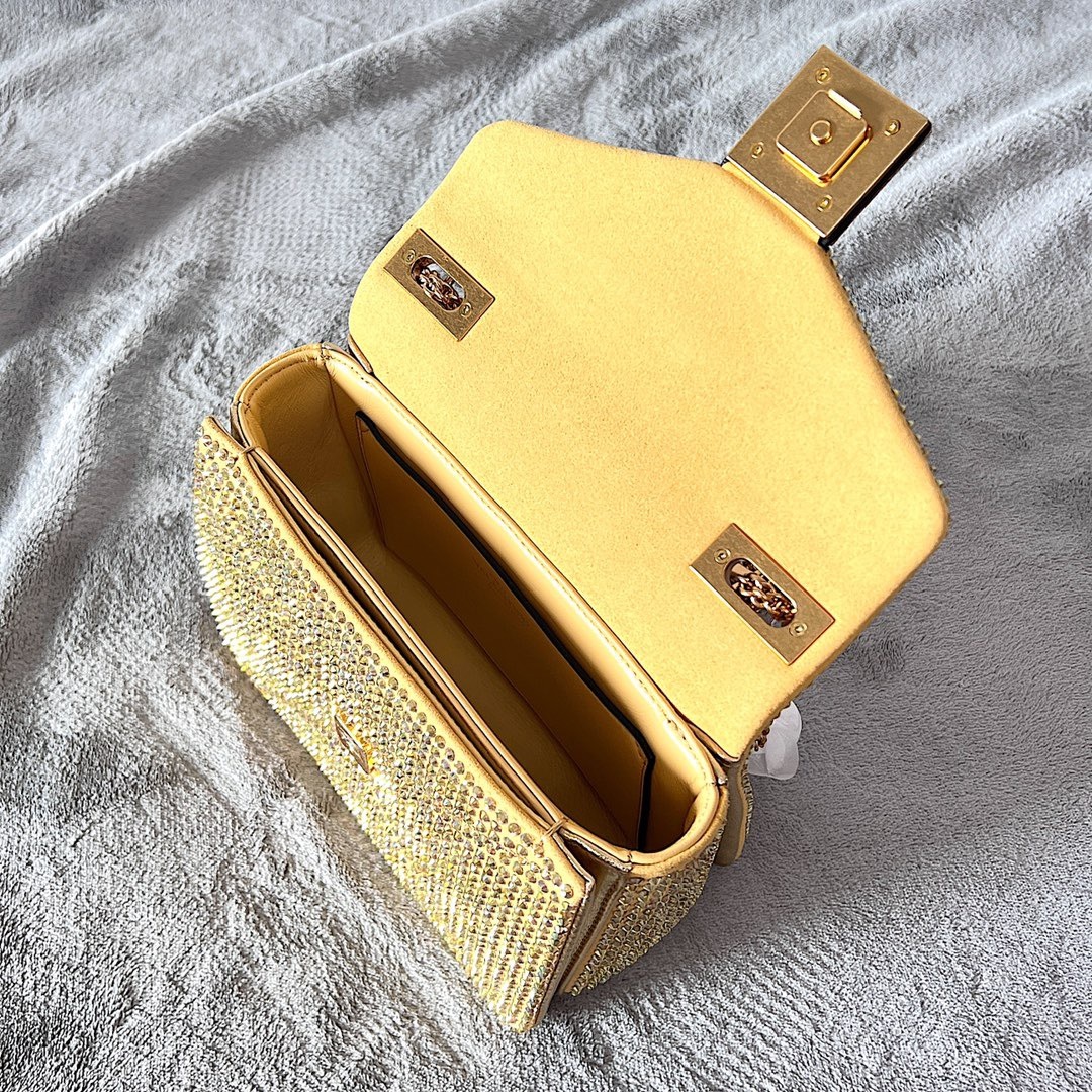 60F01A48-71B6-4974-9FBF-F3E9F2C52AD2