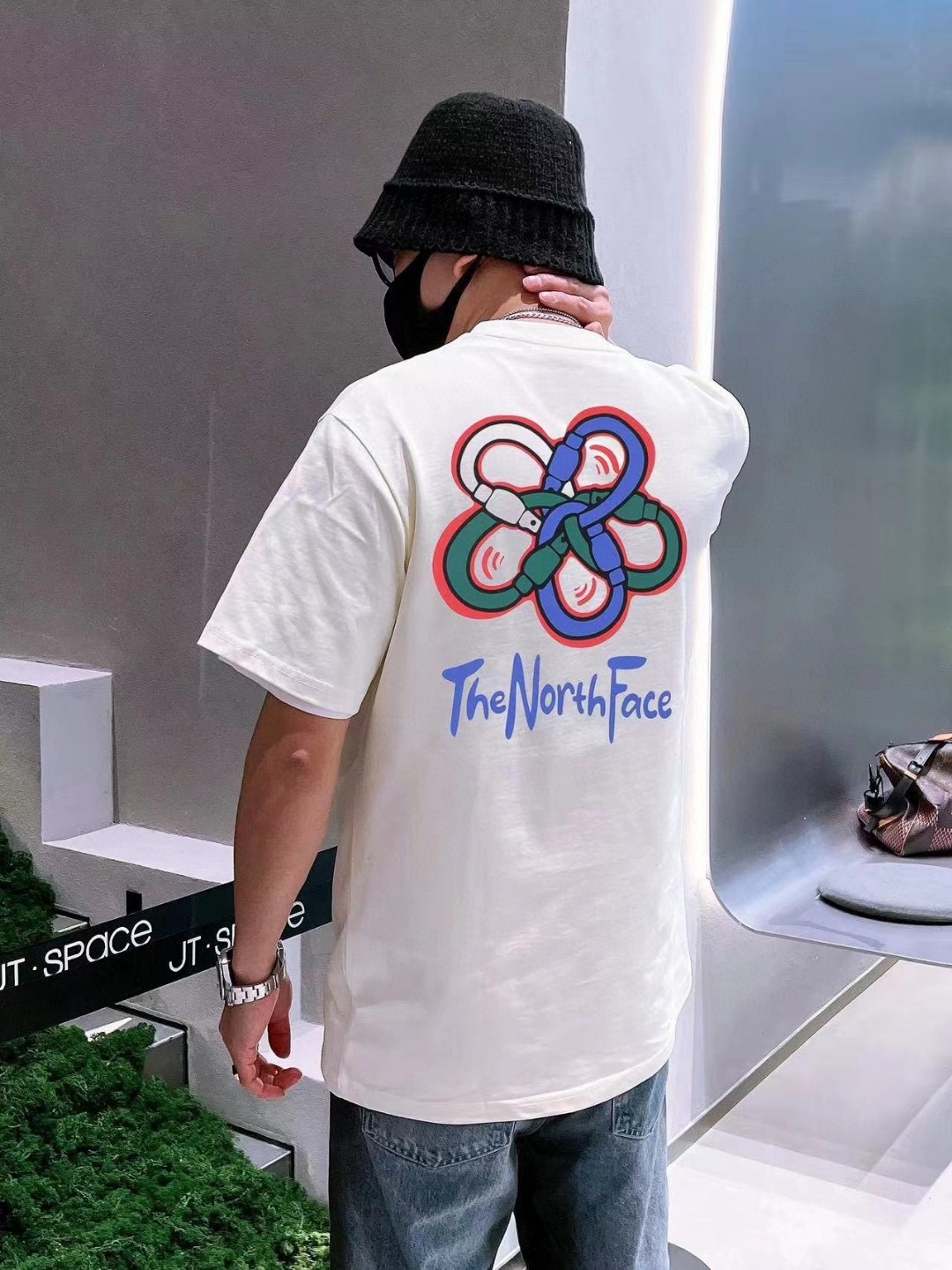 18F27885-3A1C-4040-9333-9AD6385343AE