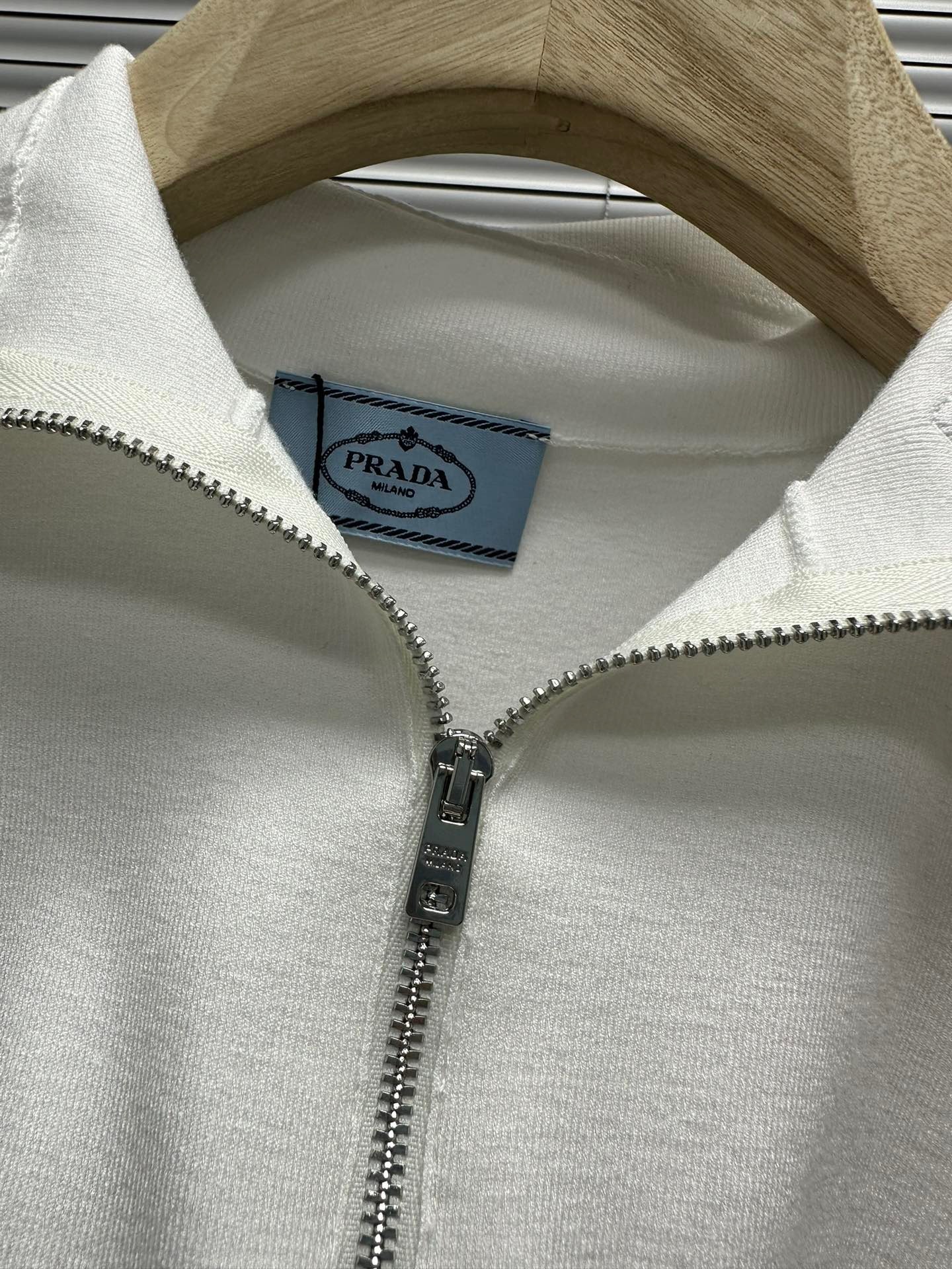 E5B39F04-2013-4A96-AD7B-216BDE63F5CA