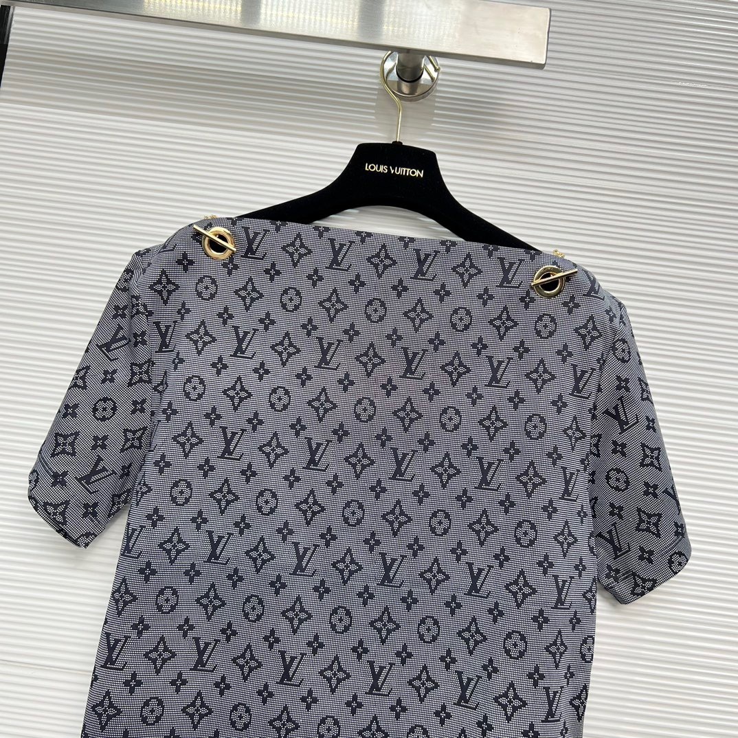 2CD0AB1D-1226-4E0E-A5A5-ACC9D9542931