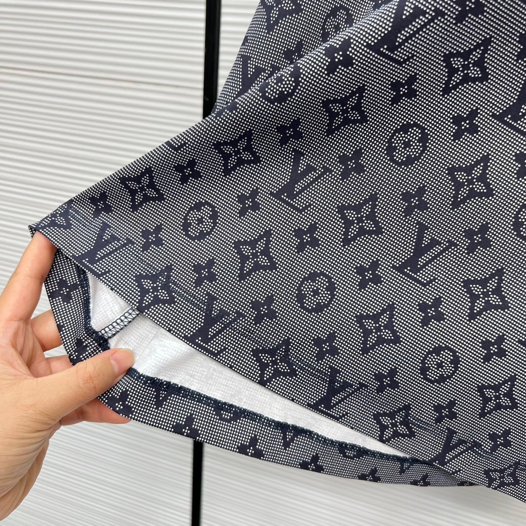 E006D4F9-3BD6-419E-AEE8-FEA56E8BDA3F