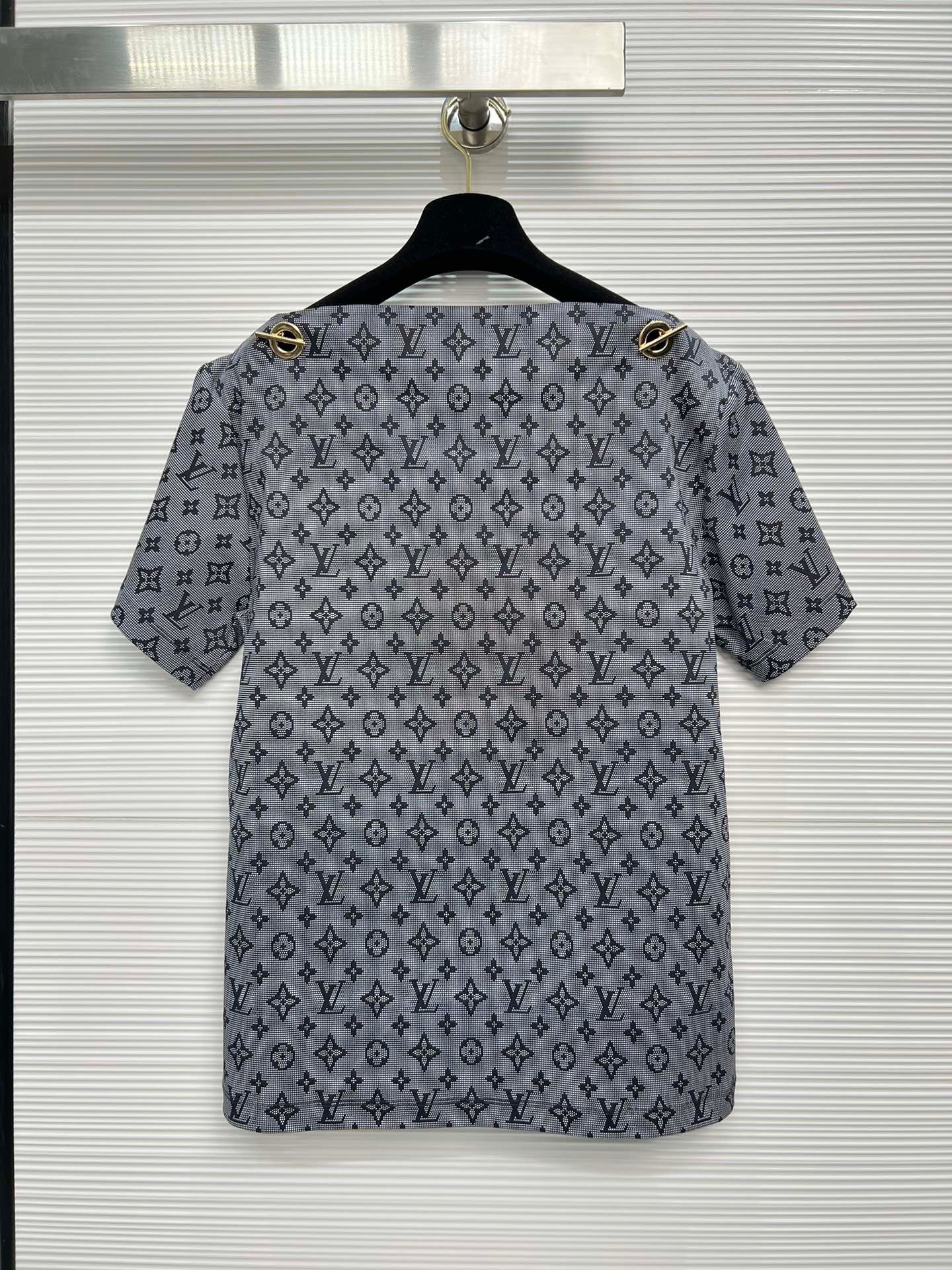 4FB456B2-077A-4BDF-B5F0-171179585D62